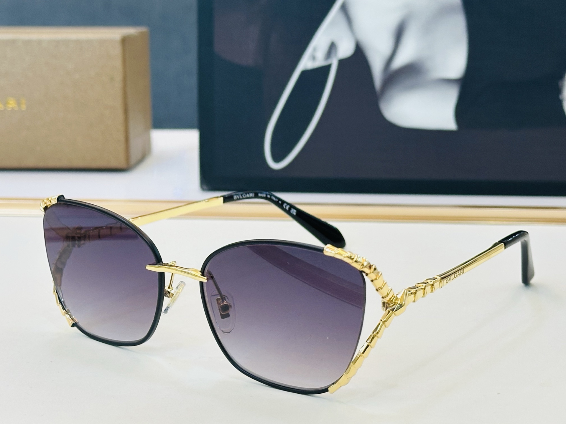 NO:897458,Model is also sold on the official website. Baogejia BV40081U Size 56 mouth 17-140. Definitely buy it. The quality is perfect. C must-have for going out. Glasses, sunglasses, sunglasses, glasses, bottega veneta19860909款 官网同售 宝格家 BV40081U Size 56口17-140 绝对要买品质非常完美 C出街必备 眼镜墨镜太阳镜,眼镜,bottega veneta,glasses
