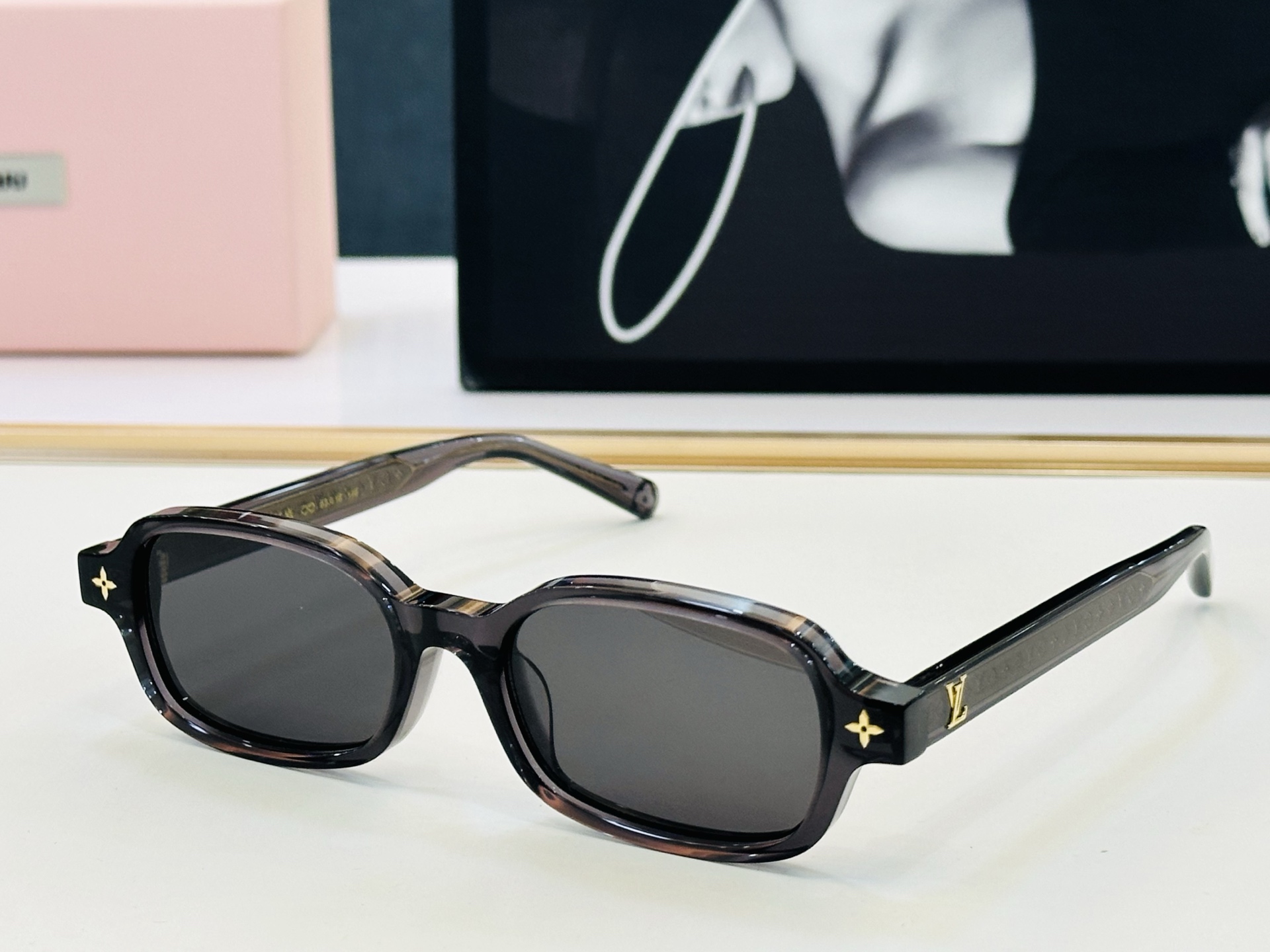 NO:897482,Louis Vuitton Z3045W Size 53 mouth 18-145 Vibrant, show unique personality and show your majesty qj high quality glasses, sunglasses, sunglasses, glasses, louis vuitton19860909路易家 Z3045W Size53口18-145 充满活力的 展现独特个性展现大气的你 qj高品质 眼镜墨镜太阳镜,眼镜,louis vuitton,glasses