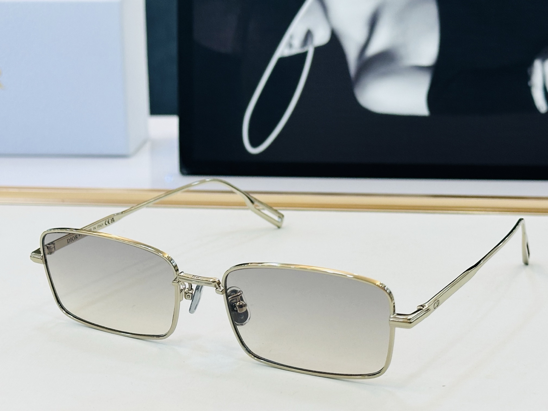 🔻🔻🔻DIO* 迪家 S21U Size：57口18-145  春夏款墨镜 😎🔆 FD搭配镜腿精致 质量