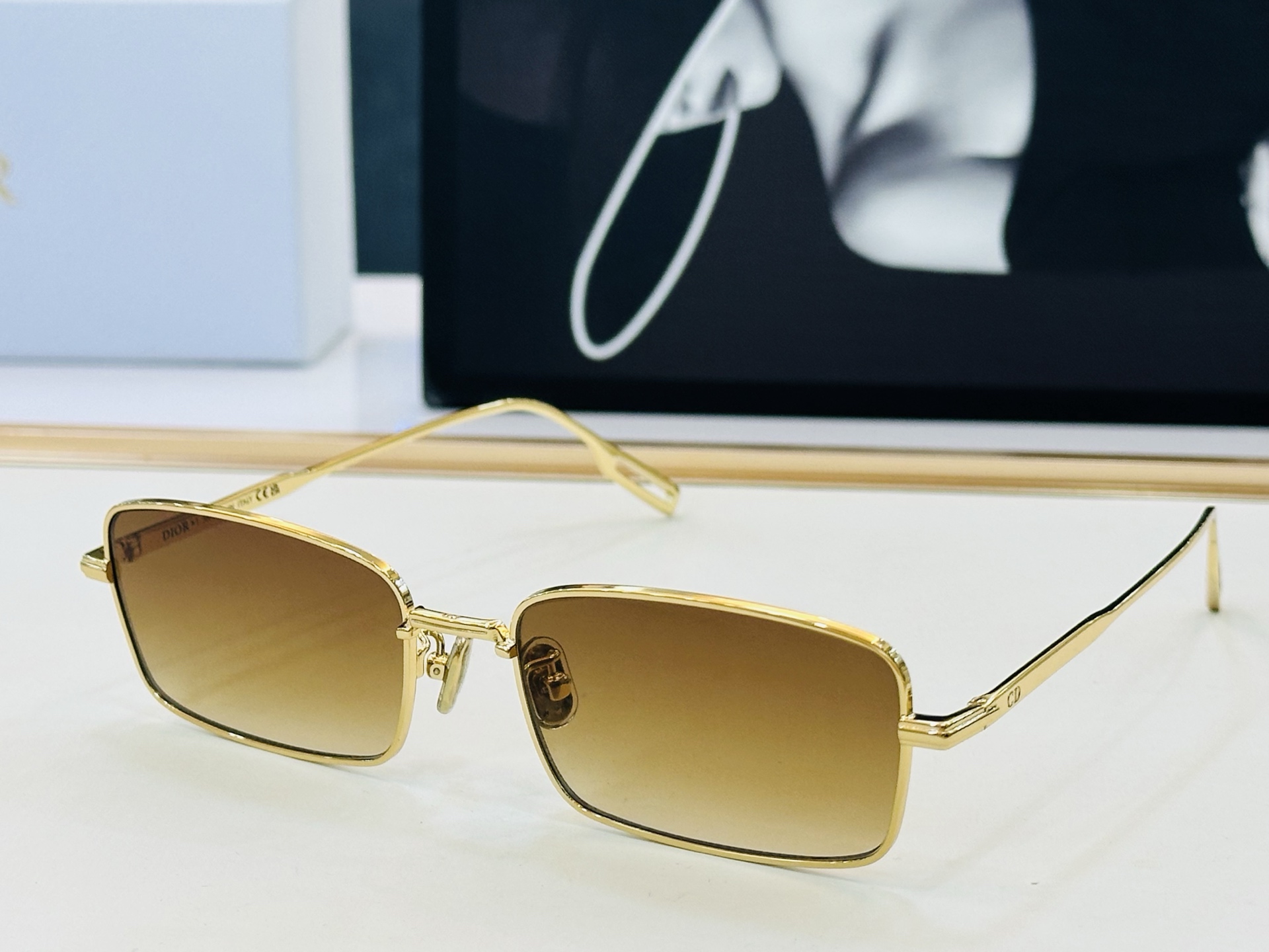 🔻🔻🔻DIO* 迪家 S21U Size：57口18-145  春夏款墨镜 😎🔆 FD搭配镜腿精致 质量