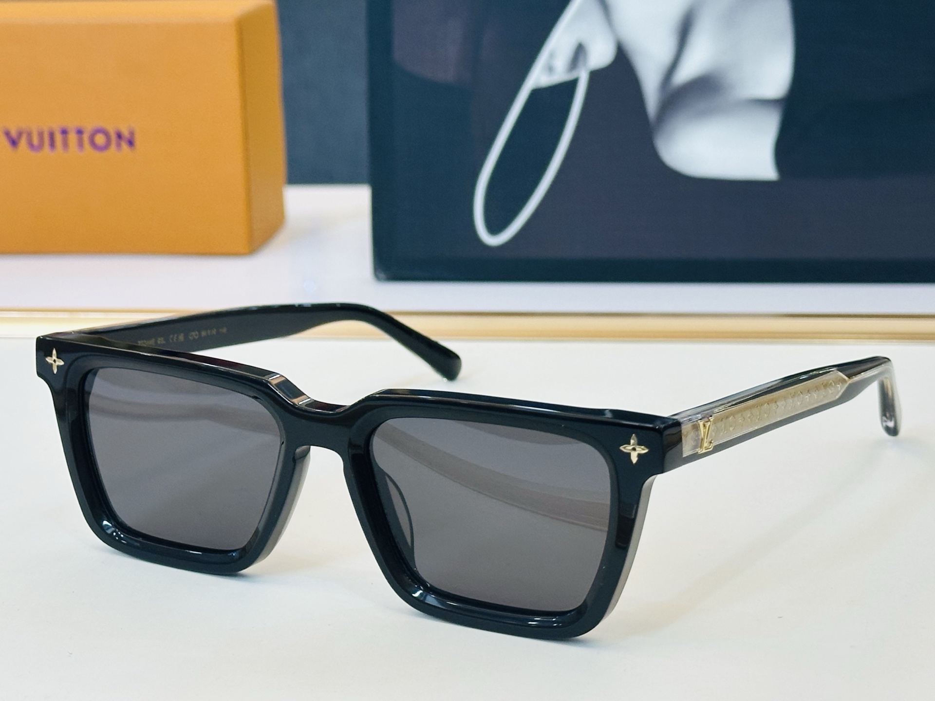 NO:897498,Louis family Z3044 Size 54 mouth 19 - full of energy, show your unique personality and show your majesty qj high quality glasses, sunglasses, sunglasses, glasses, louis vuitton19860909路易家 Z3044 Size54口19- 充满活力的 展现独特个性展现大气的你 qj高品质 眼镜墨镜太阳镜,眼镜,louis vuitton,glasses