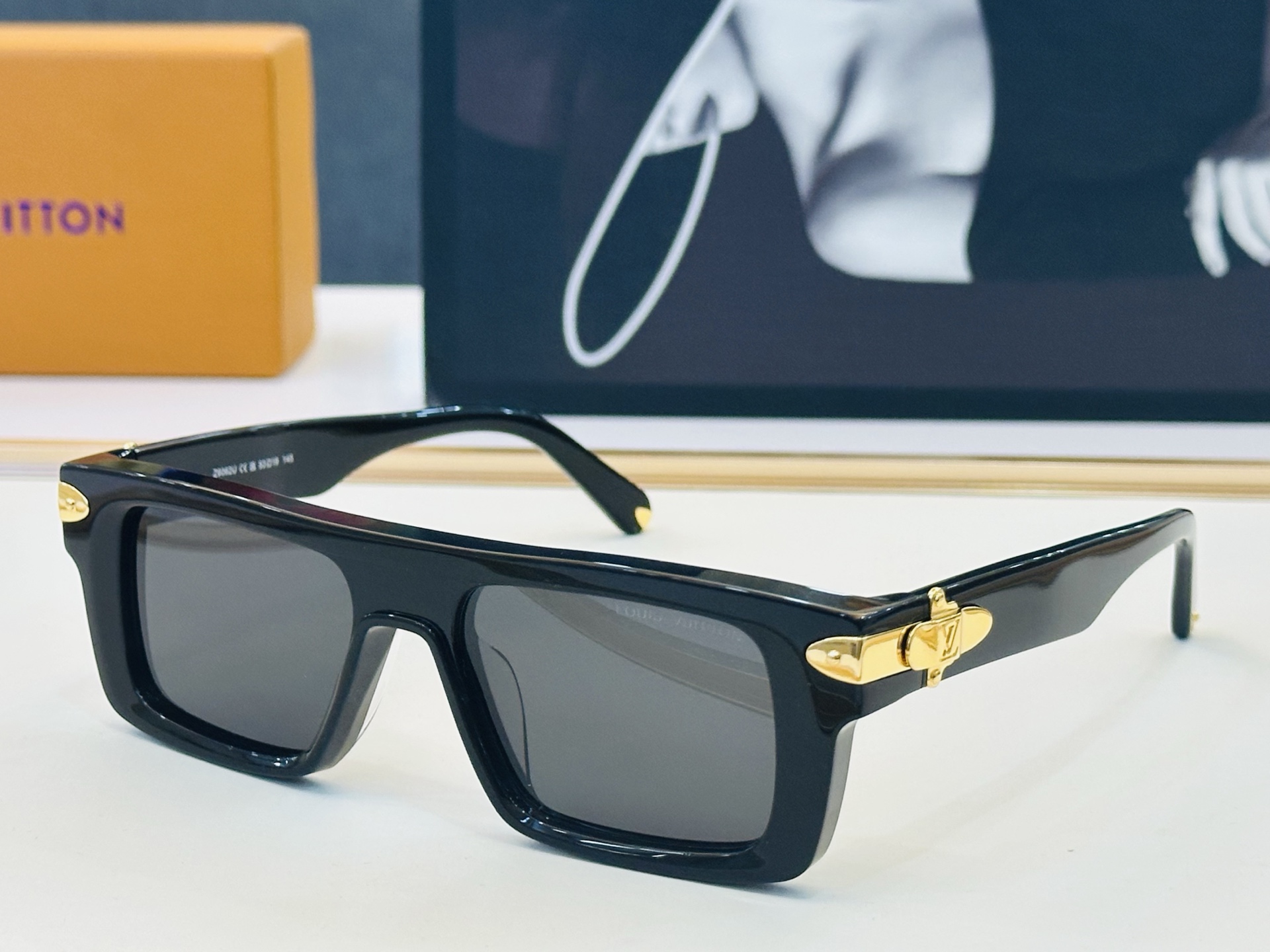 NO:897479,Louis Vuitton Z6061U Size 53 mouth 19-145 Vibrant, show unique personality and show your majesty qj high quality glasses, sunglasses, sunglasses, glasses, louis vuitton19860909路易家 Z6061U Size53口19-145 充满活力的 展现独特个性展现大气的你 qj高品质 眼镜墨镜太阳镜,眼镜,louis vuitton,glasses