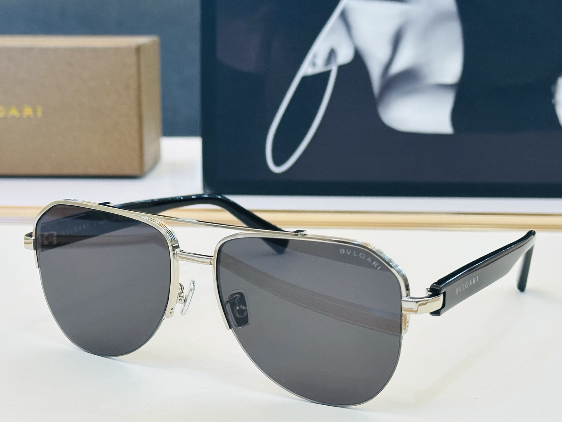NO:897486,Model is also sold on the official website. BV40090U Size 59 and 16 - Definitely must buy. The quality is perfect. QJ must-have glasses when going out. Glasses, sunglasses, sunglasses, glasses, Bottega Veneta19860909款 官网同售 宝格家 BV40090U Size 59口16- 绝对要买品质非常完美 qj出街必备 眼镜墨镜太阳镜,眼镜,bottega veneta,glasses