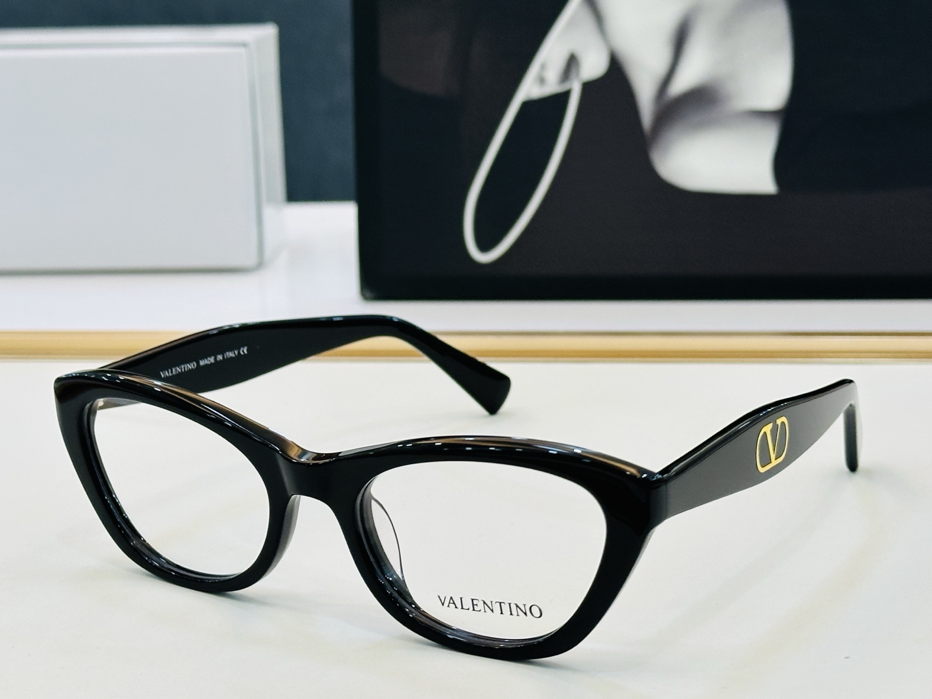 NO:897489,VALENYIN* Valentino VG00120 Size 52 mouth 19-140 popular frame L unique personality glasses sunglasses sunglasses, glasses, valentino, valentino19860909VALENYIN* 华伦天奴 VG00120 Size52口19-140 流行框架 L个性独特 眼镜墨镜太阳镜,眼镜,valentino,valentino,glasses