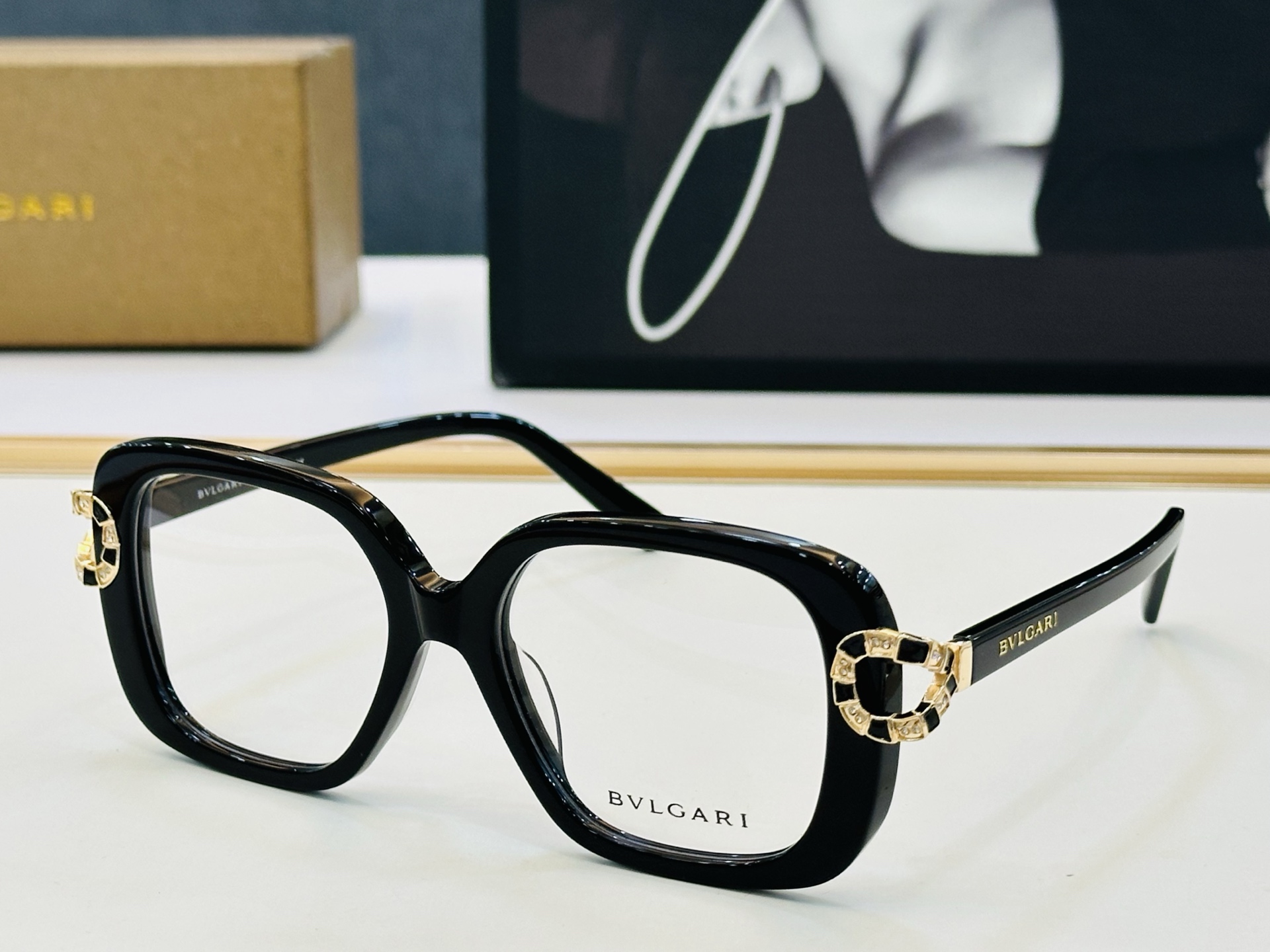 NO:897493,Model is also sold on the official website. BV50089 Size 53, 18-140. Definitely want to buy. The quality is perfect. L must-have for going out. Glasses, sunglasses, sunglasses, glasses, bottega veneta19860909款 官网同售 宝格家 BV50089  Size 53口18-140 绝对要买品质非常完美 L出街必备 眼镜墨镜太阳镜,眼镜,bottega veneta,glasses