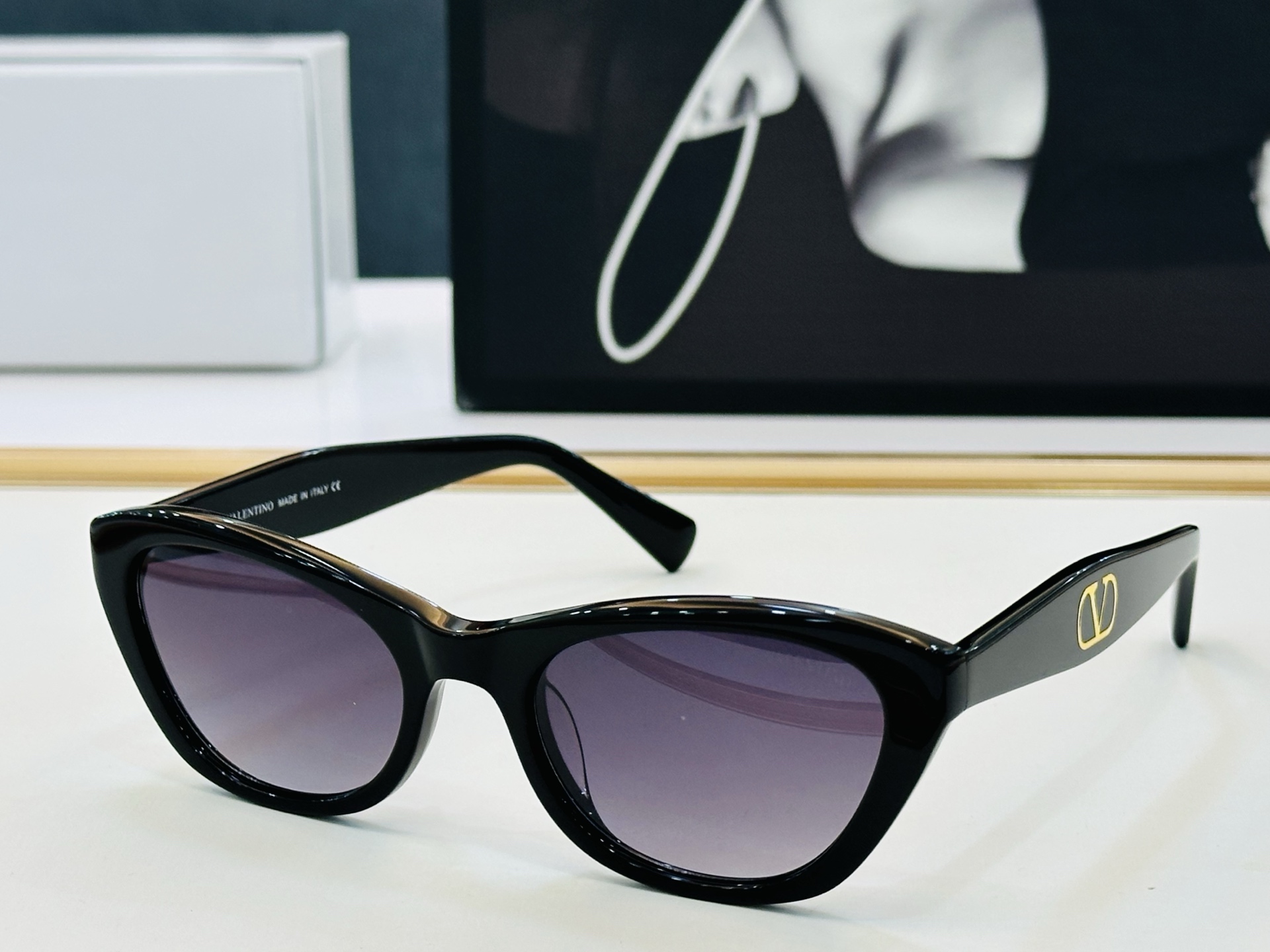 NO:897496,VALENYIN* Valentino VG00120 Size 52 mouth 19-140 popular frame L unique personality glasses sunglasses sunglasses, glasses, valentino, valentino19860909VALENYIN* 华伦天奴 VG00120 Size52口19-140 流行框架 L个性独特 眼镜墨镜太阳镜,眼镜,valentino,valentino,glasses