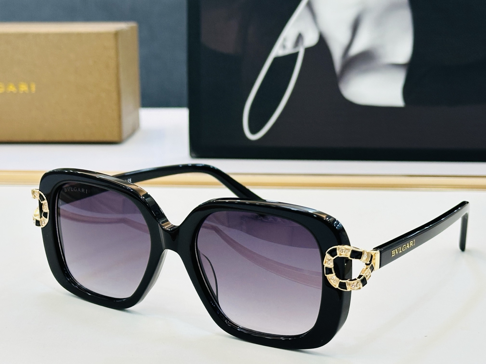 NO:897499,Model is also sold on the official website. BV50089 Size 53, 18-140. Definitely want to buy. The quality is perfect. L must-have for going out. Glasses, sunglasses, sunglasses, glasses, bottega veneta19860909款 官网同售 宝格家 BV50089  Size 53口18-140 绝对要买品质非常完美 L出街必备 眼镜墨镜太阳镜,眼镜,bottega veneta,glasses