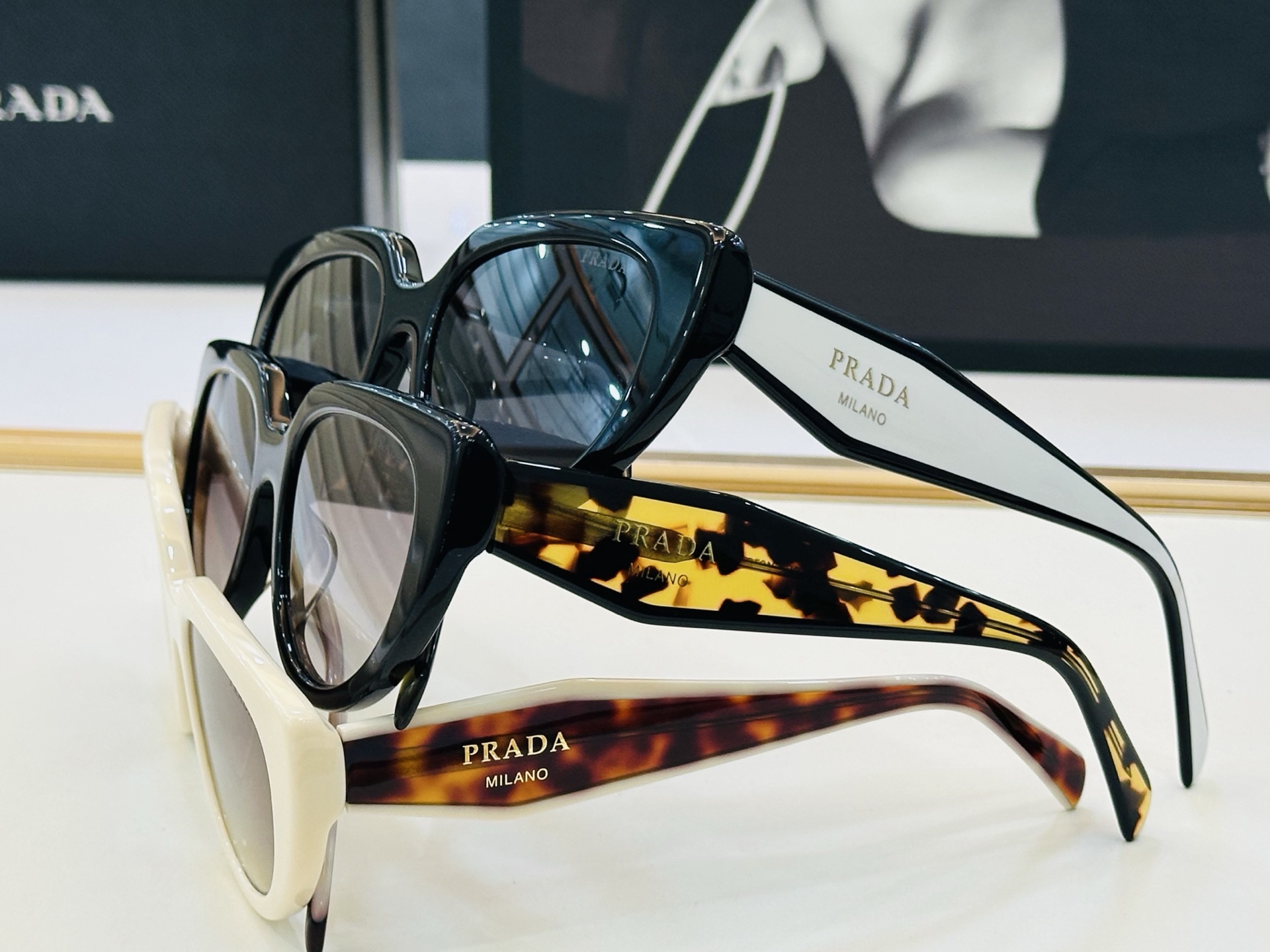 🔺PRAD*🔻普家 PR2197S Size：55口20-145   眼镜系列堪称精湛制作 彰显独特个 
