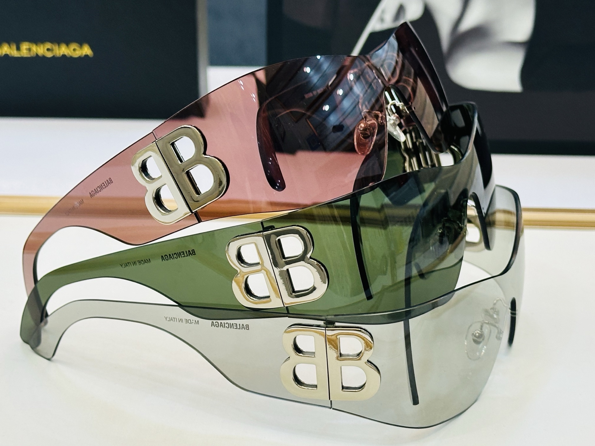 BALENCIAGA巴黎世家 BB0359S Size：99口01-115 超级百搭造型 FD百搭时尚 