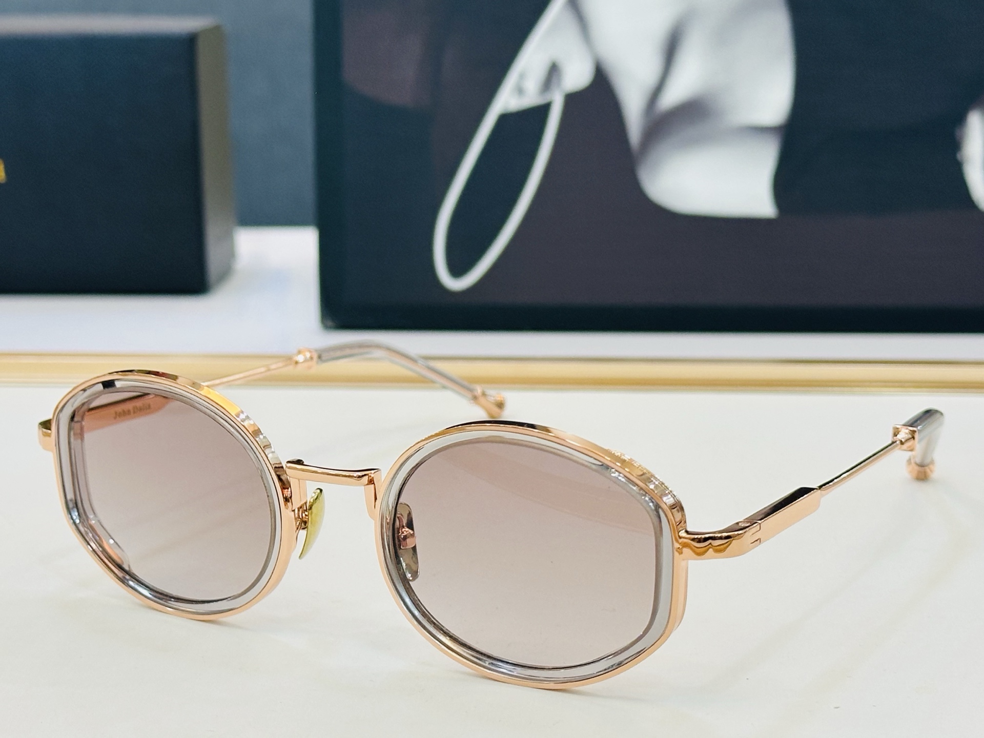 JACQUES MARIE C301 Size：49口24-145 日本手工眼镜 镜框採用上板材打造出 