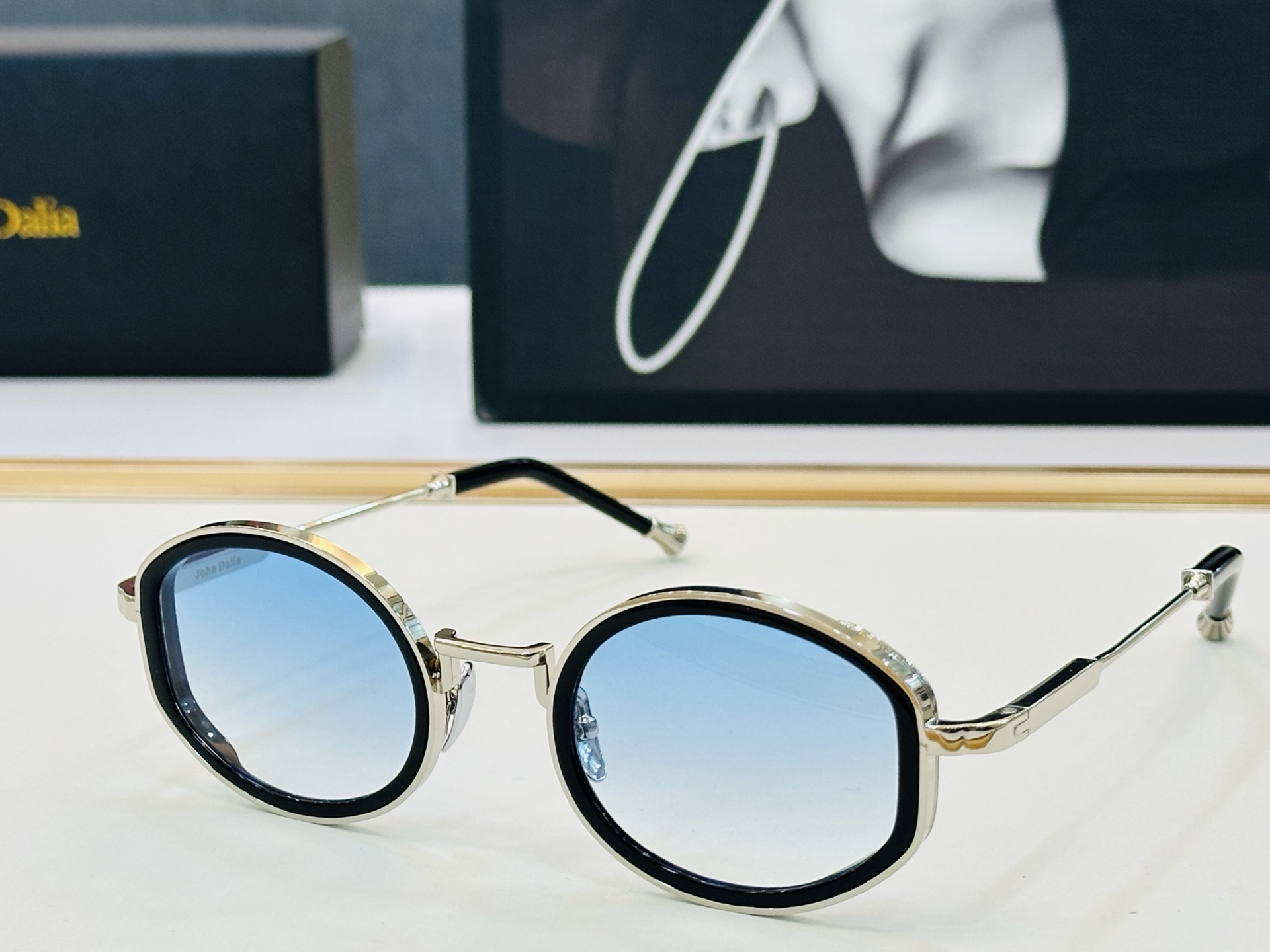 JACQUES MARIE C301 Size：49口24-145 日本手工眼镜 镜框採用上板材打造出 