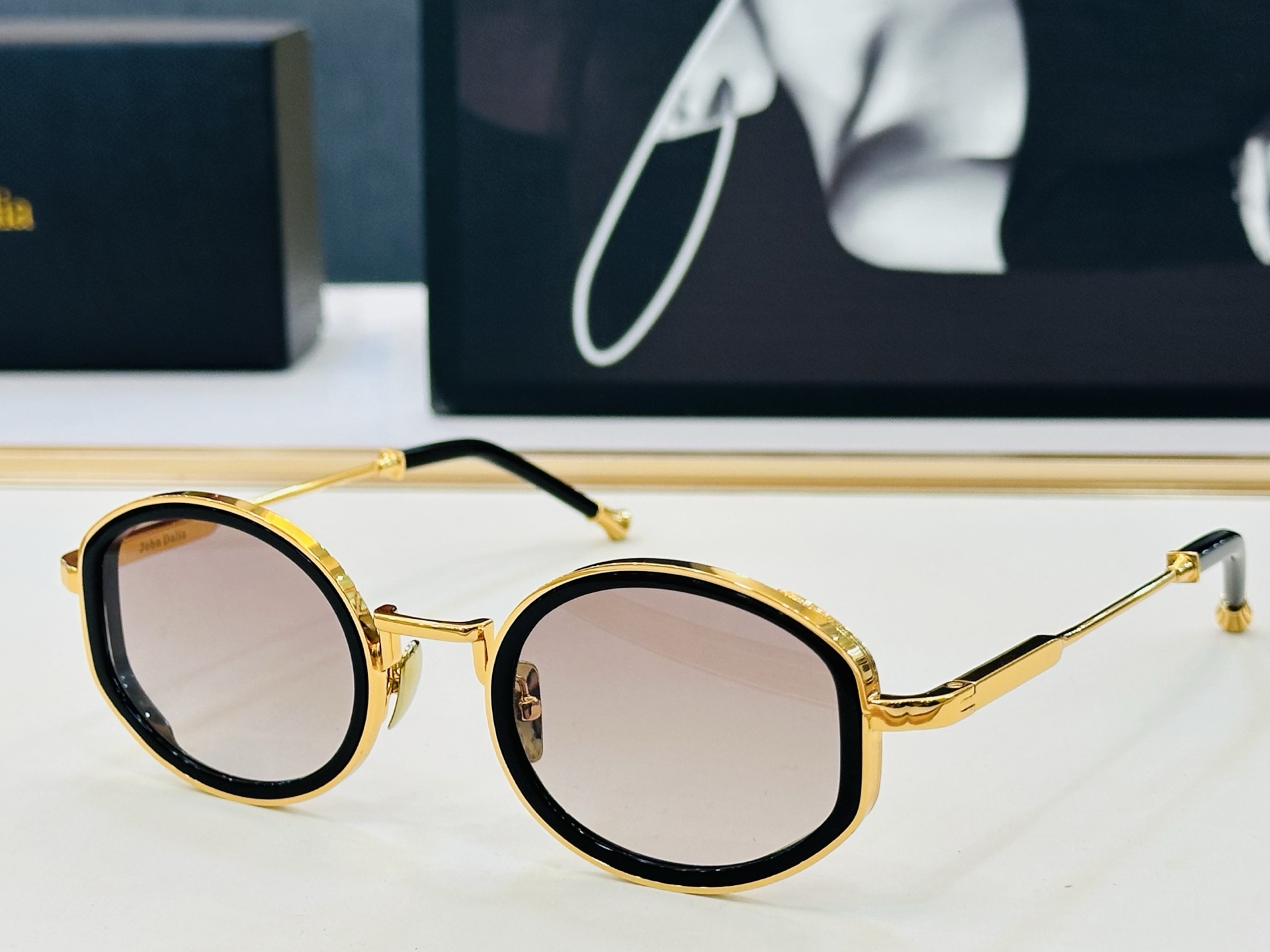 JACQUES MARIE C301 Size：49口24-145 日本手工眼镜 镜框採用上板材打造出 