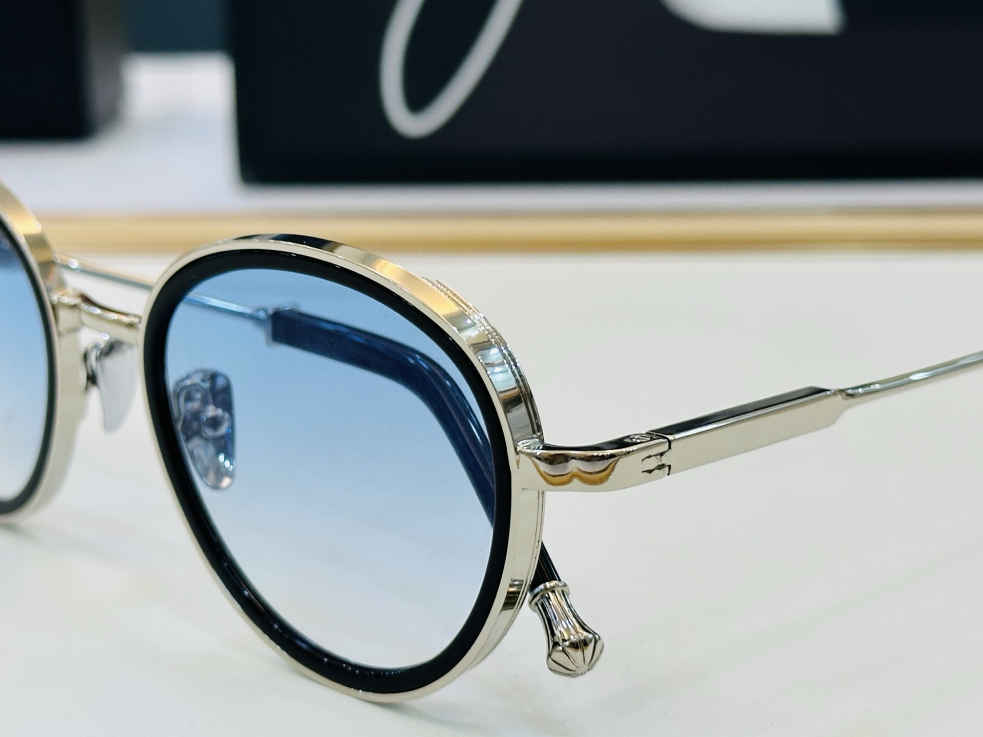 JACQUES MARIE C195 Size：51口22-145 日本手工眼镜 镜框採用上板材打造出 