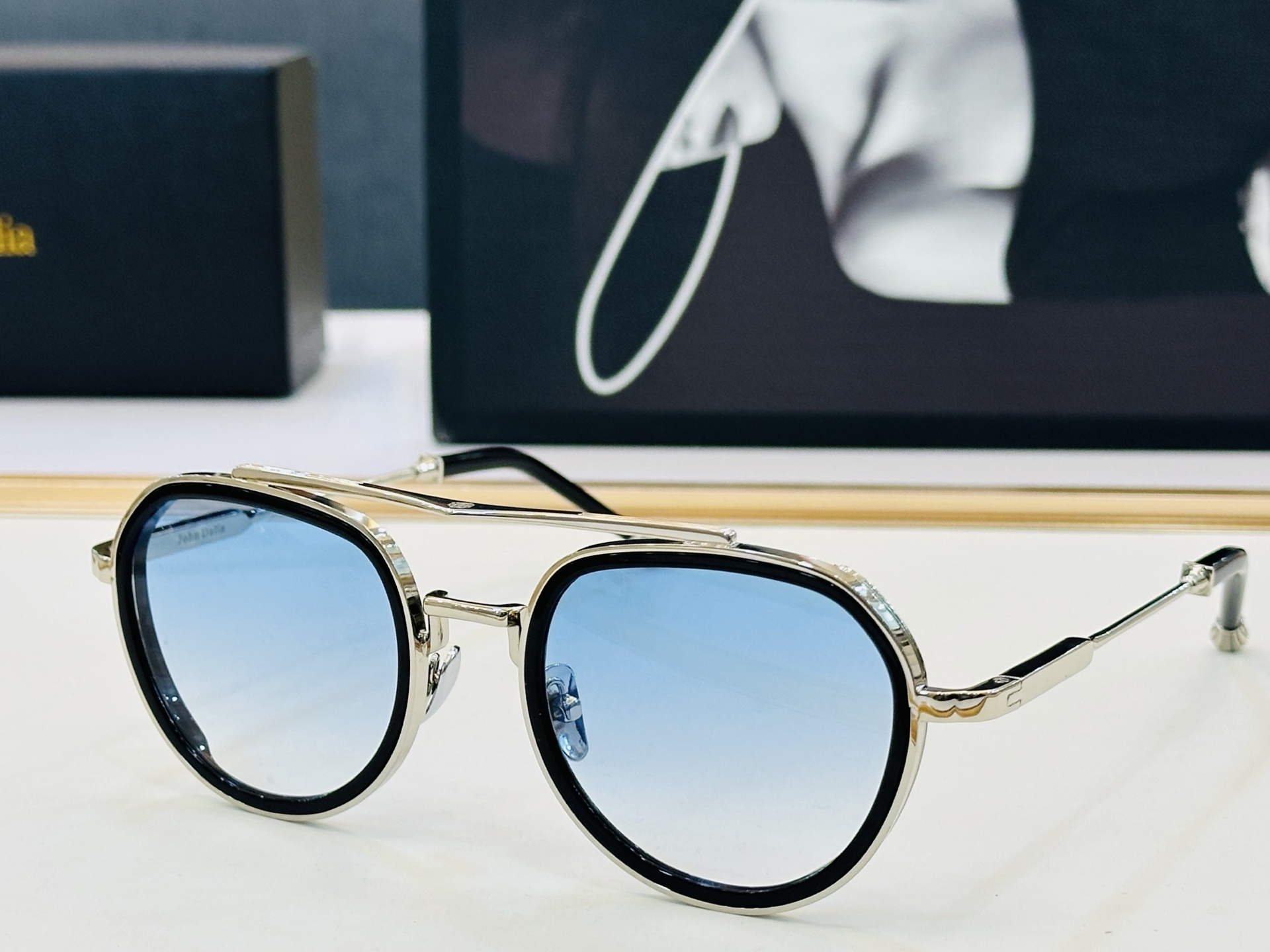 JACQUES MARIE C301 Size：52口22-145 日本手工眼镜 镜框採用上板材打造出 