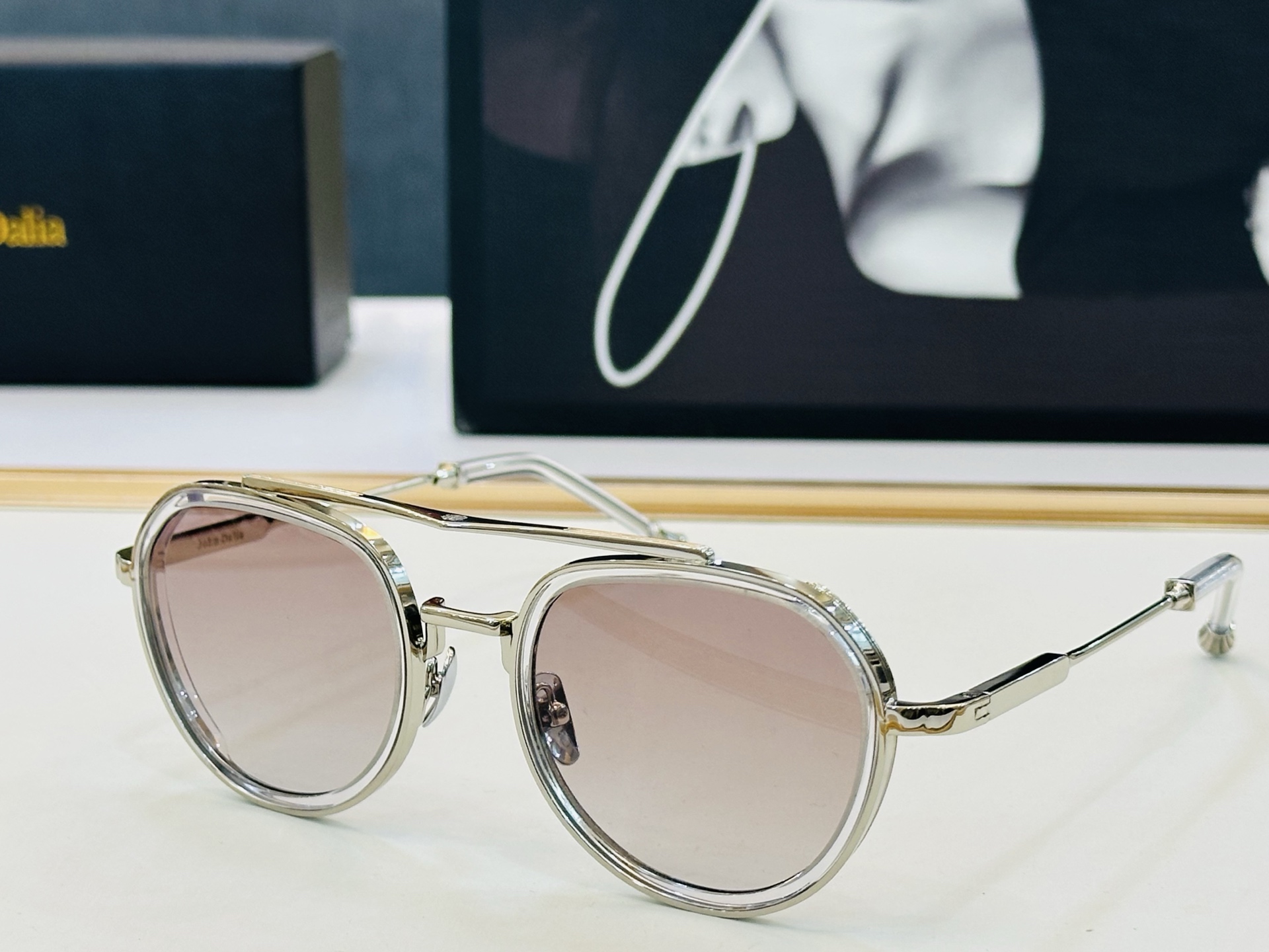 JACQUES MARIE C301 Size：52口22-145 日本手工眼镜 镜框採用上板材打造出 