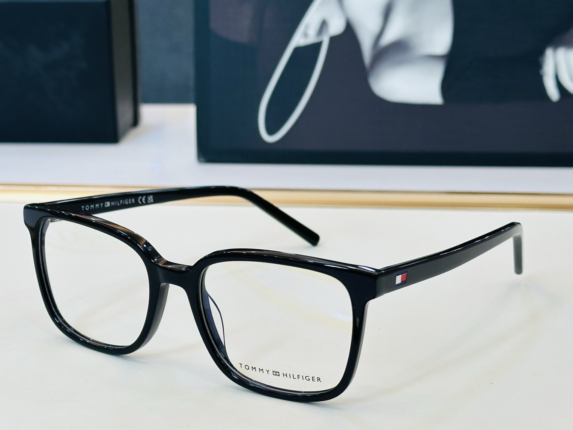官网同步发售TOMMY HILFIGER 板材框 TH2247 SIZE：54口18-145 L简单大气