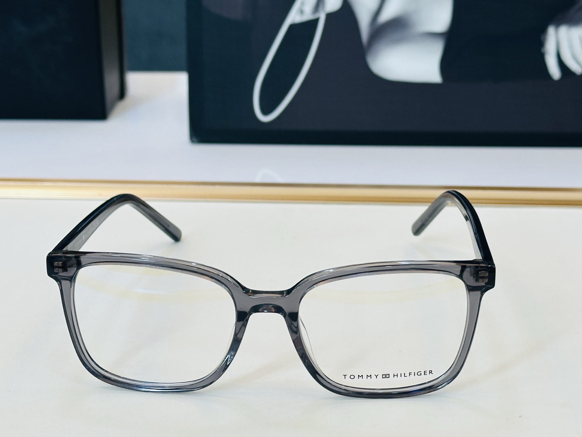 官网同步发售TOMMY HILFIGER 板材框 TH2247 SIZE：54口18-145 L简单大气