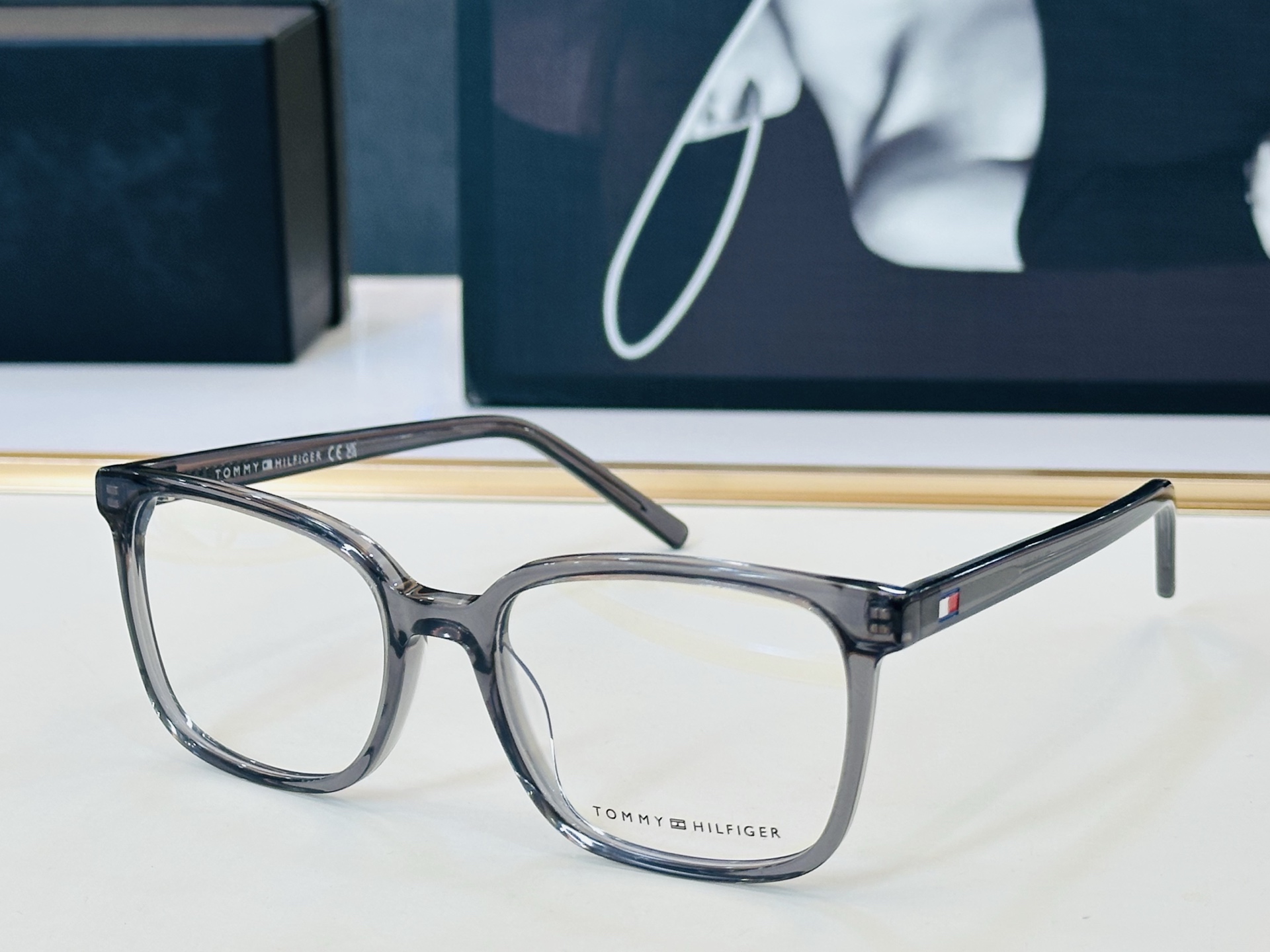 官网同步发售TOMMY HILFIGER 板材框 TH2247 SIZE：54口18-145 L简单大气