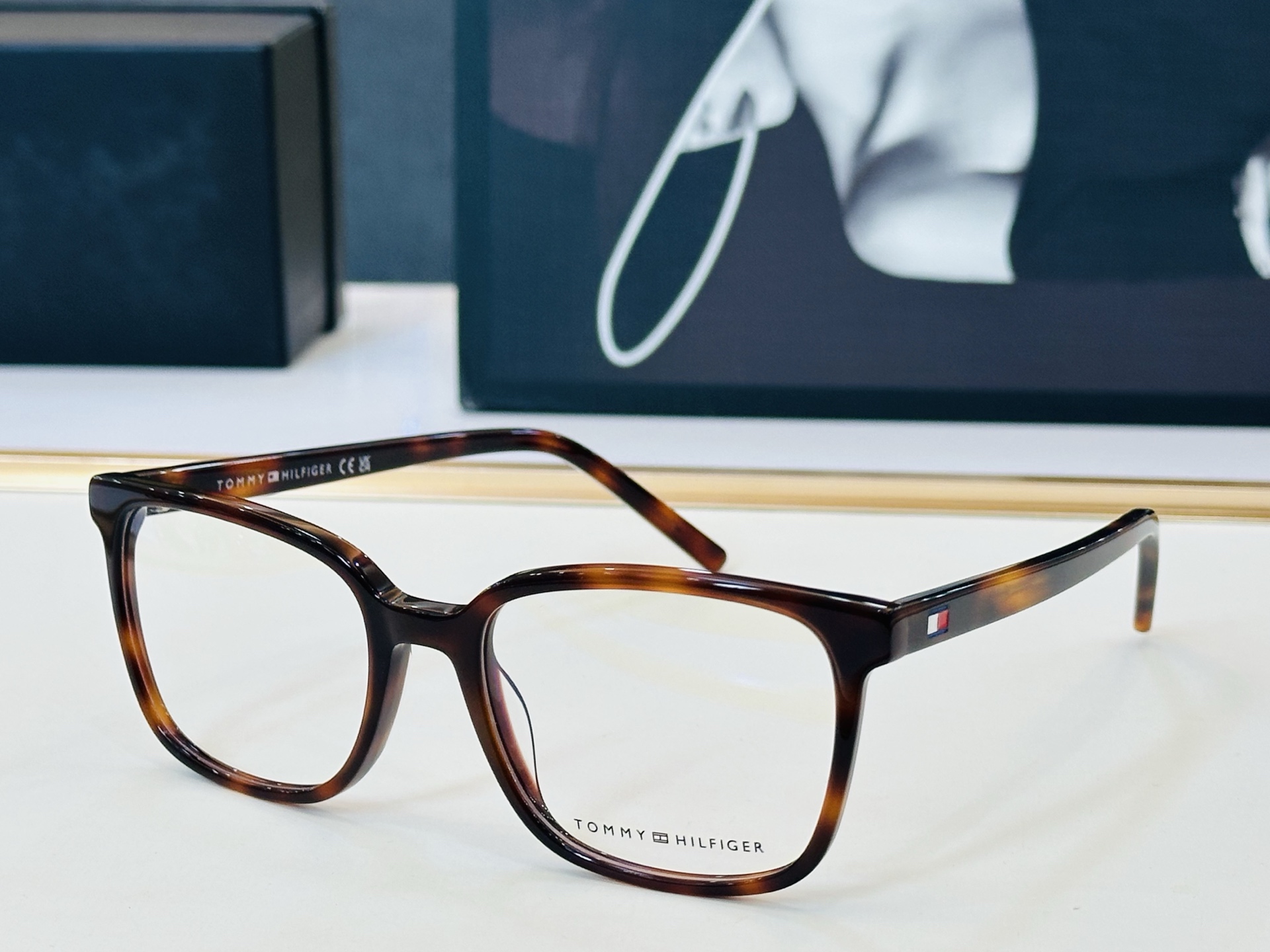 官网同步发售TOMMY HILFIGER 板材框 TH2247 SIZE：54口18-145 L简单大气