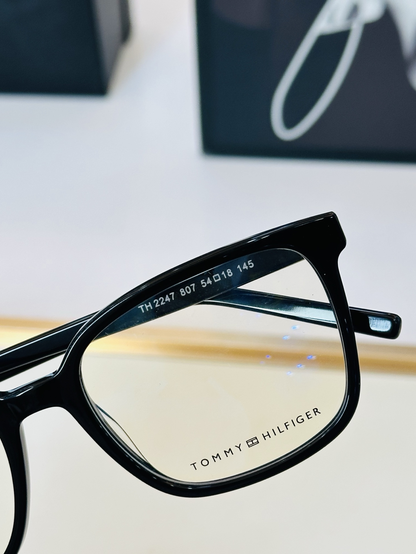 官网同步发售TOMMY HILFIGER 板材框 TH2247 SIZE：54口18-145 L简单大气
