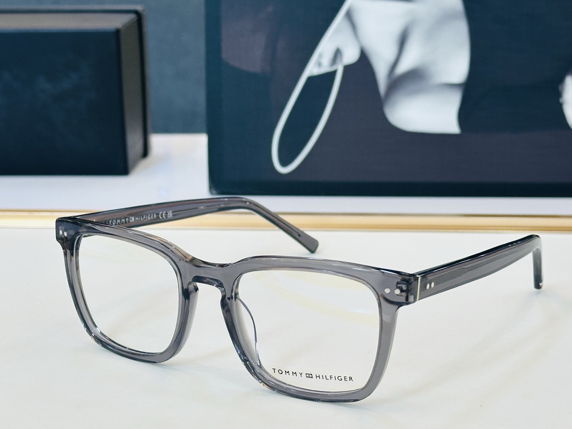 官网同步发售TOMMY HILFIGER 板材框 TH2034 SIZE：52口20-145 L简单大气