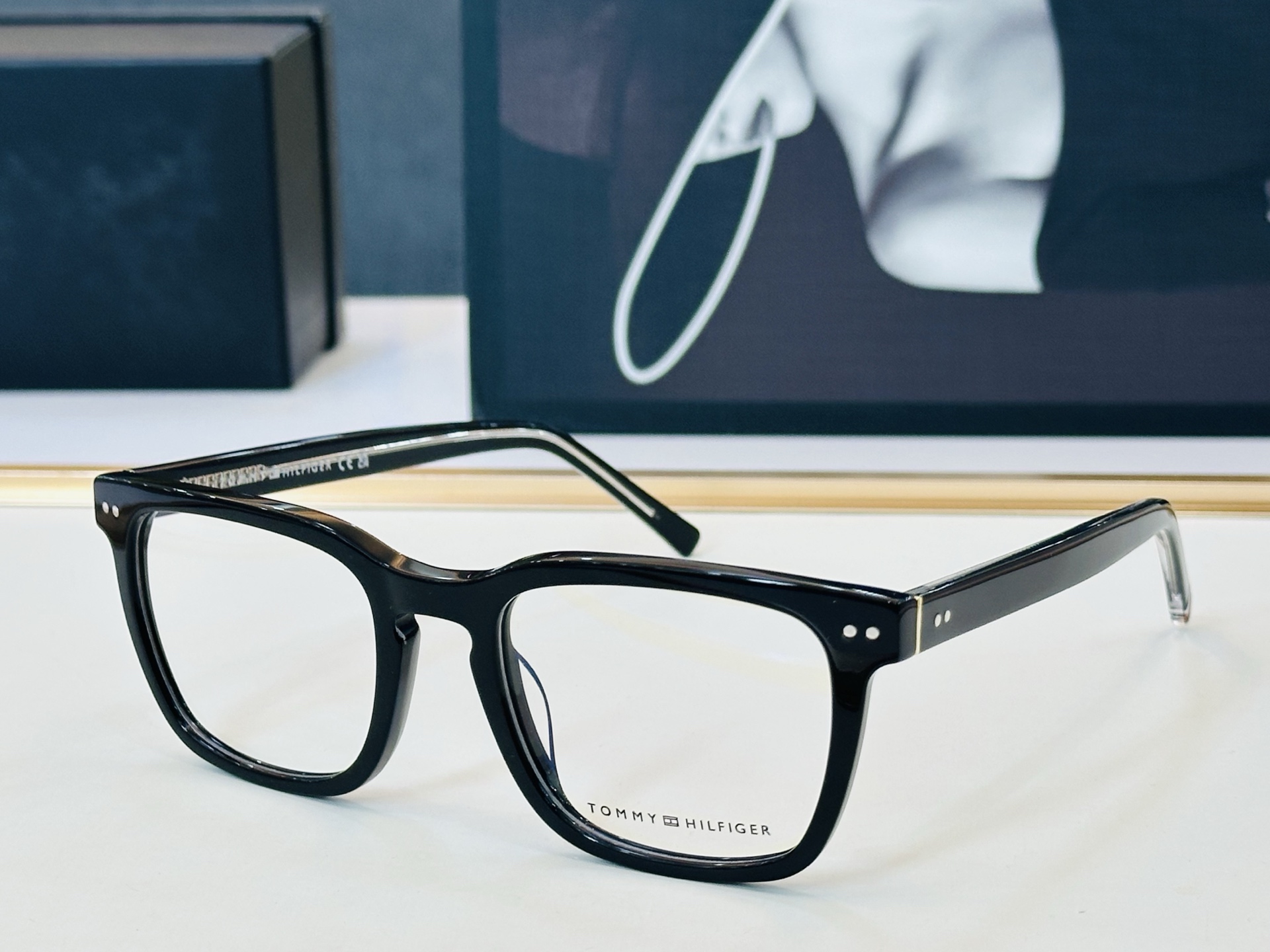 官网同步发售TOMMY HILFIGER 板材框 TH2034 SIZE：52口20-145 L简单大气