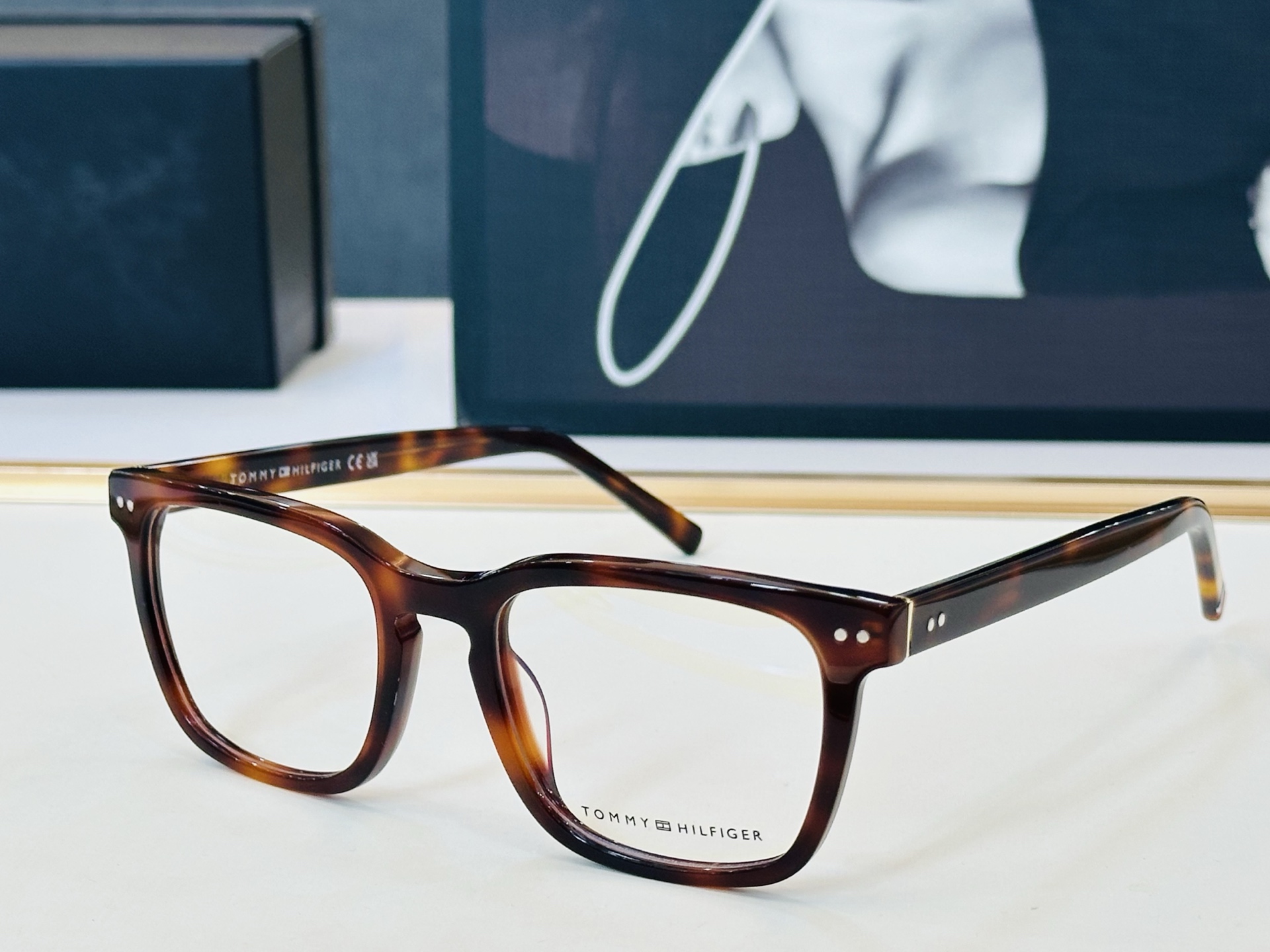 官网同步发售TOMMY HILFIGER 板材框 TH2034 SIZE：52口20-145 L简单大气