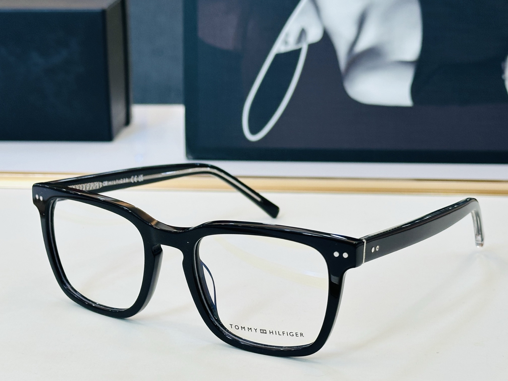 官网同步发售TOMMY HILFIGER 板材框 TH2034 SIZE：52口20-145 L简单大气