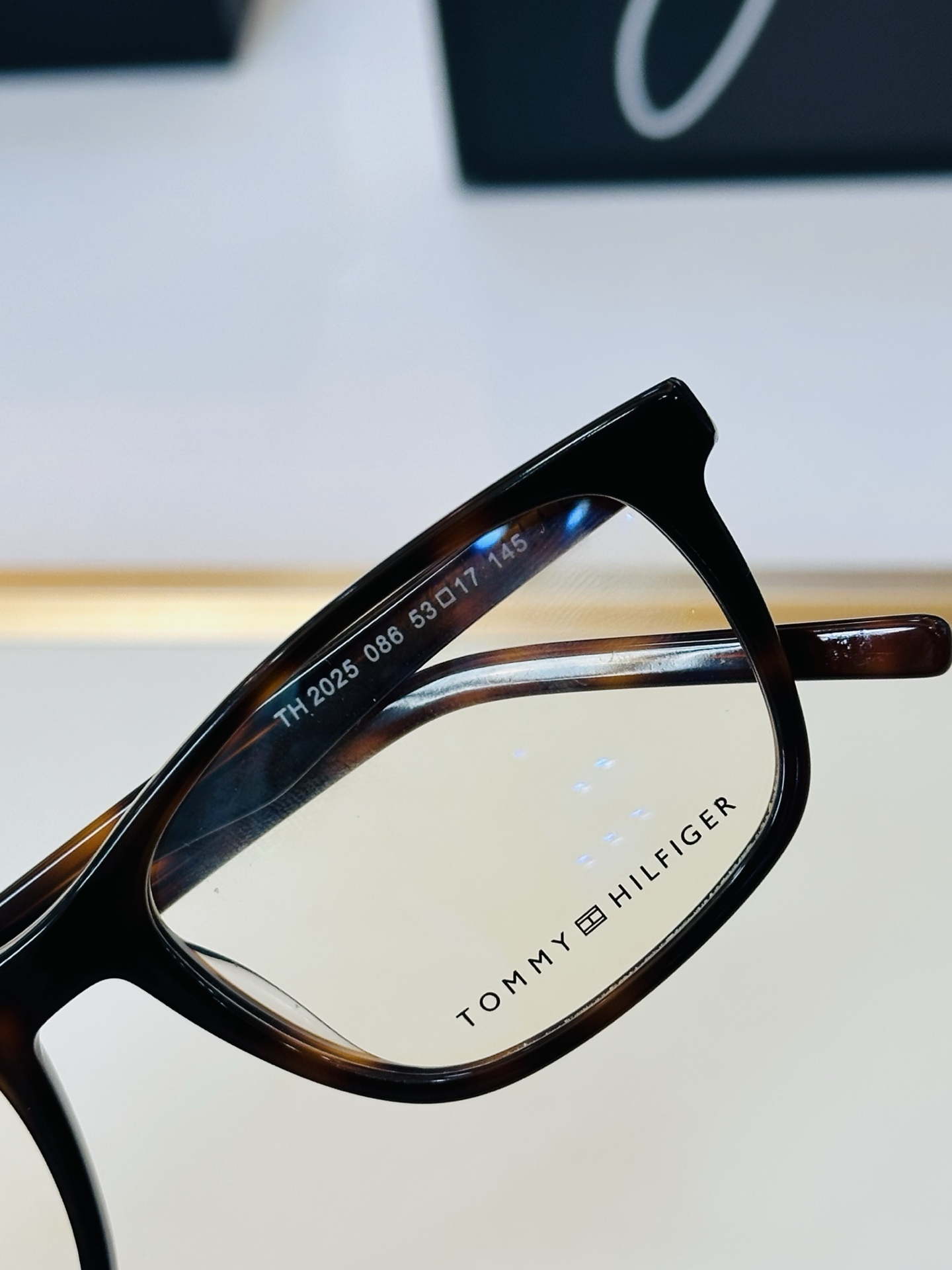 官网同步发售TOMMY HILFIGER 板材框 TH2025  SIZE：53口17-145 L简单大
