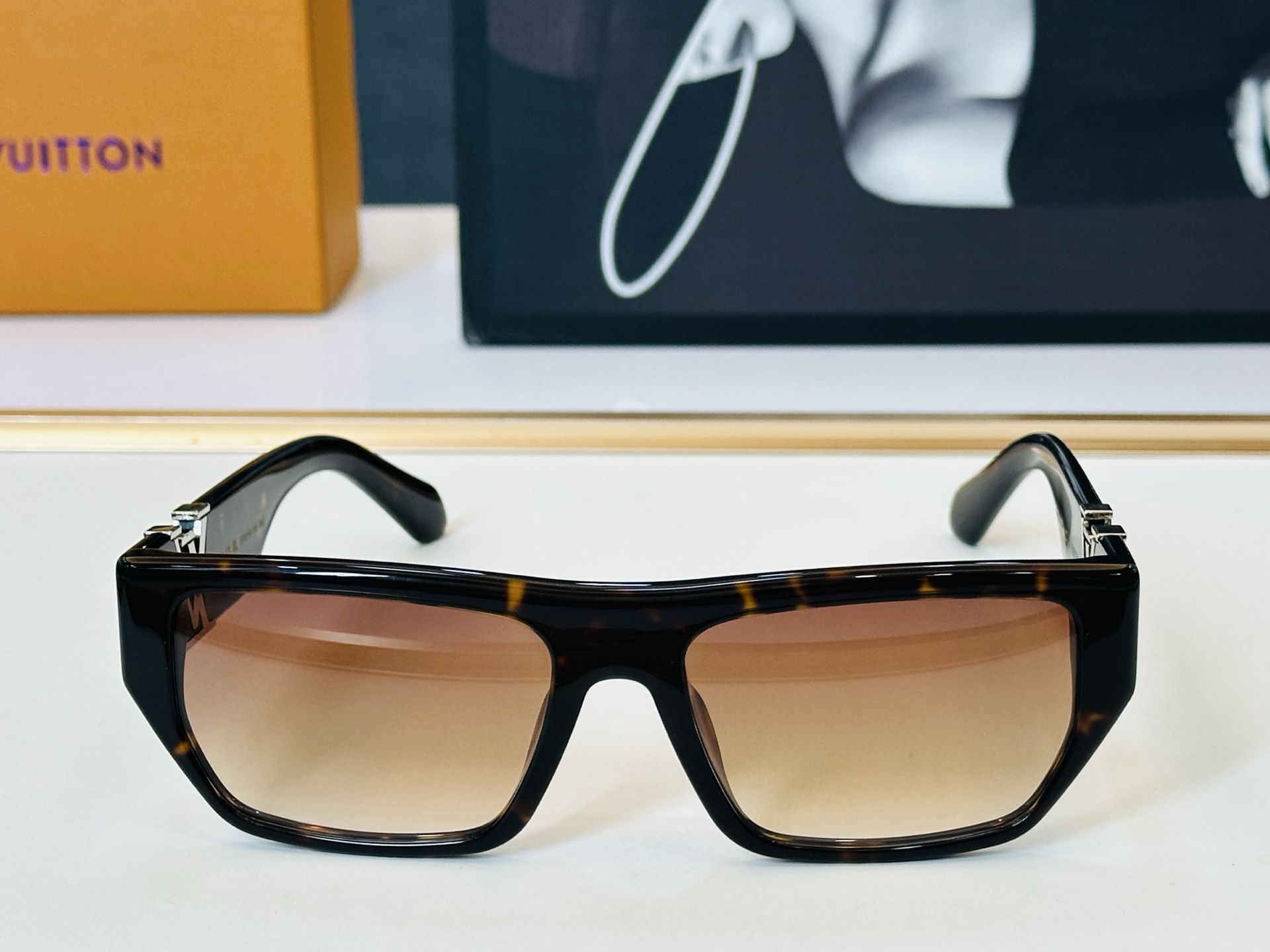 路易家 LOUIS *VUITON 原单高品质 Z2873U Size：57口18-145  皆属上品 FD👌板材框 