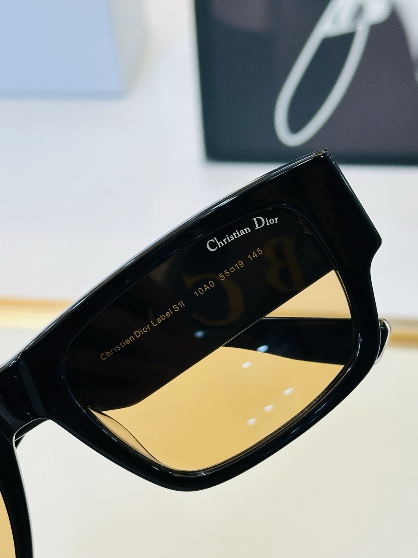 🔻🔻🔻DIO* S1I UCR 迪家 Size：55口19-145   😎🔆。。搭配镜腿精致配饰 K官网款 质量上佳 