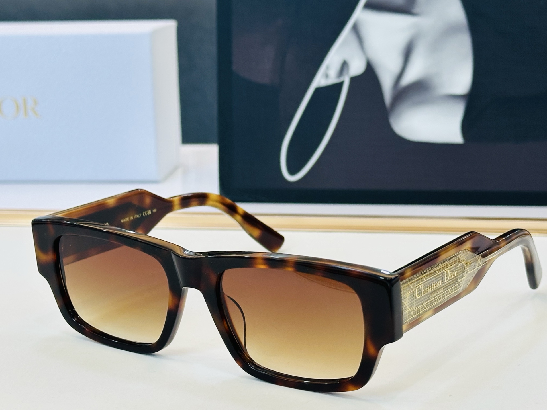 🔻🔻🔻DIO* S1I UCR 迪家 Size：55口19-145   😎🔆。。搭配镜腿精致配饰 K官网款 质量上佳 