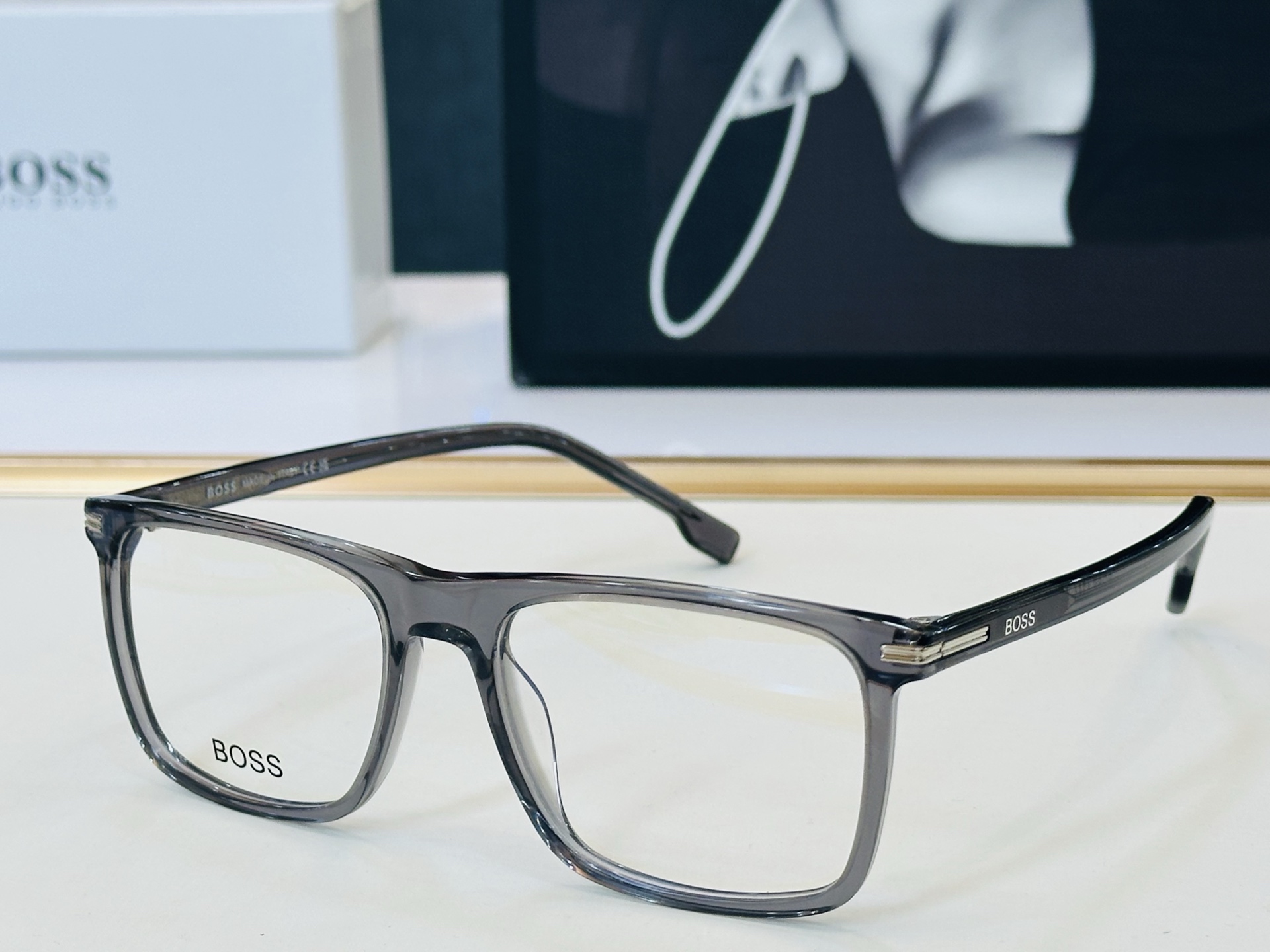 🆕 BOSS 1754 Size：54口17-145   🕶🕶💋💋👣👣  不挑脸 🍁经典不过时框型 L品质优良 配光架 