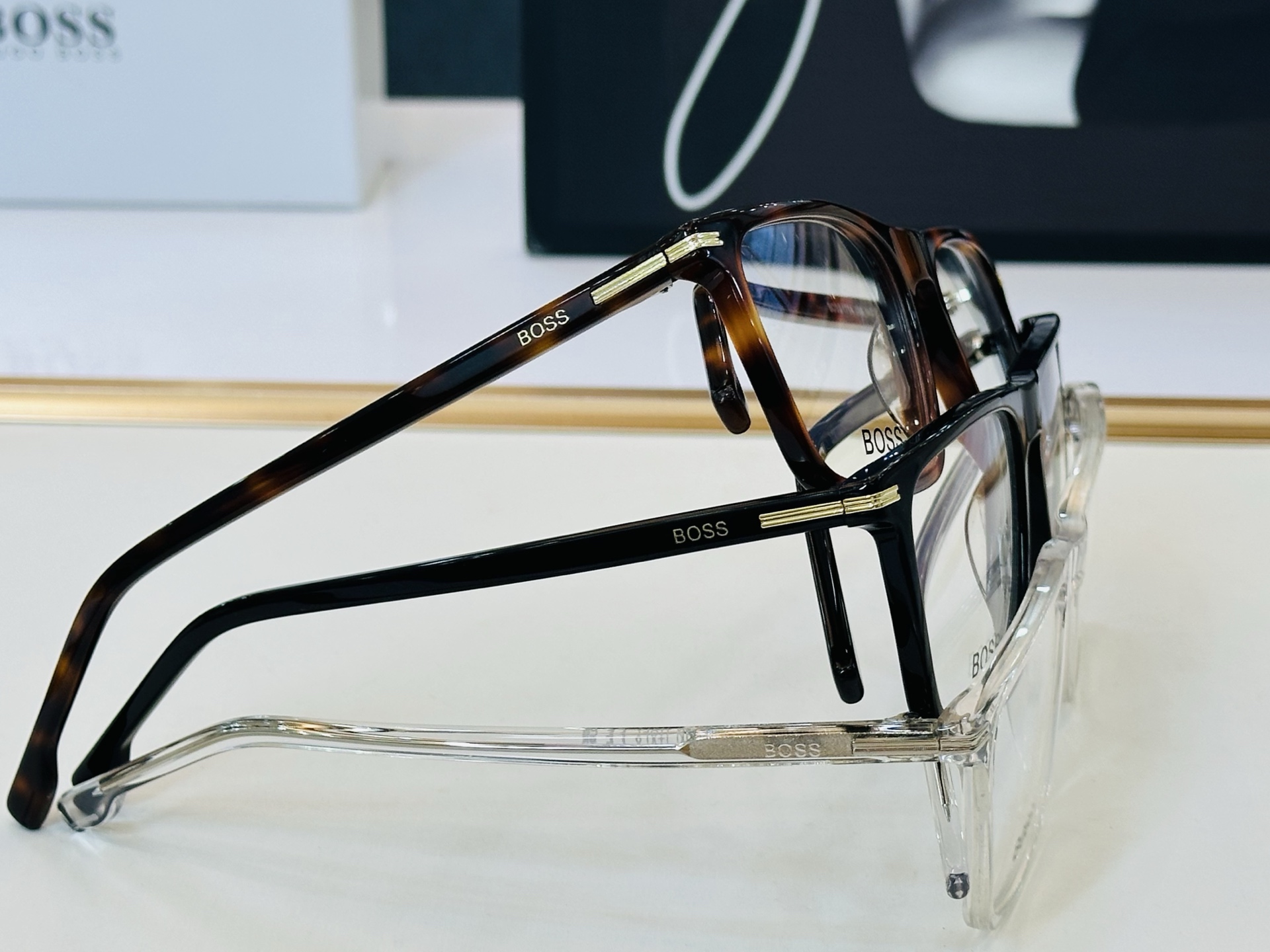 🆕 BOSS 1754 Size：54口17-145   🕶🕶💋💋👣👣  不挑脸 🍁经典不过时框型 L品质优良 配光架 