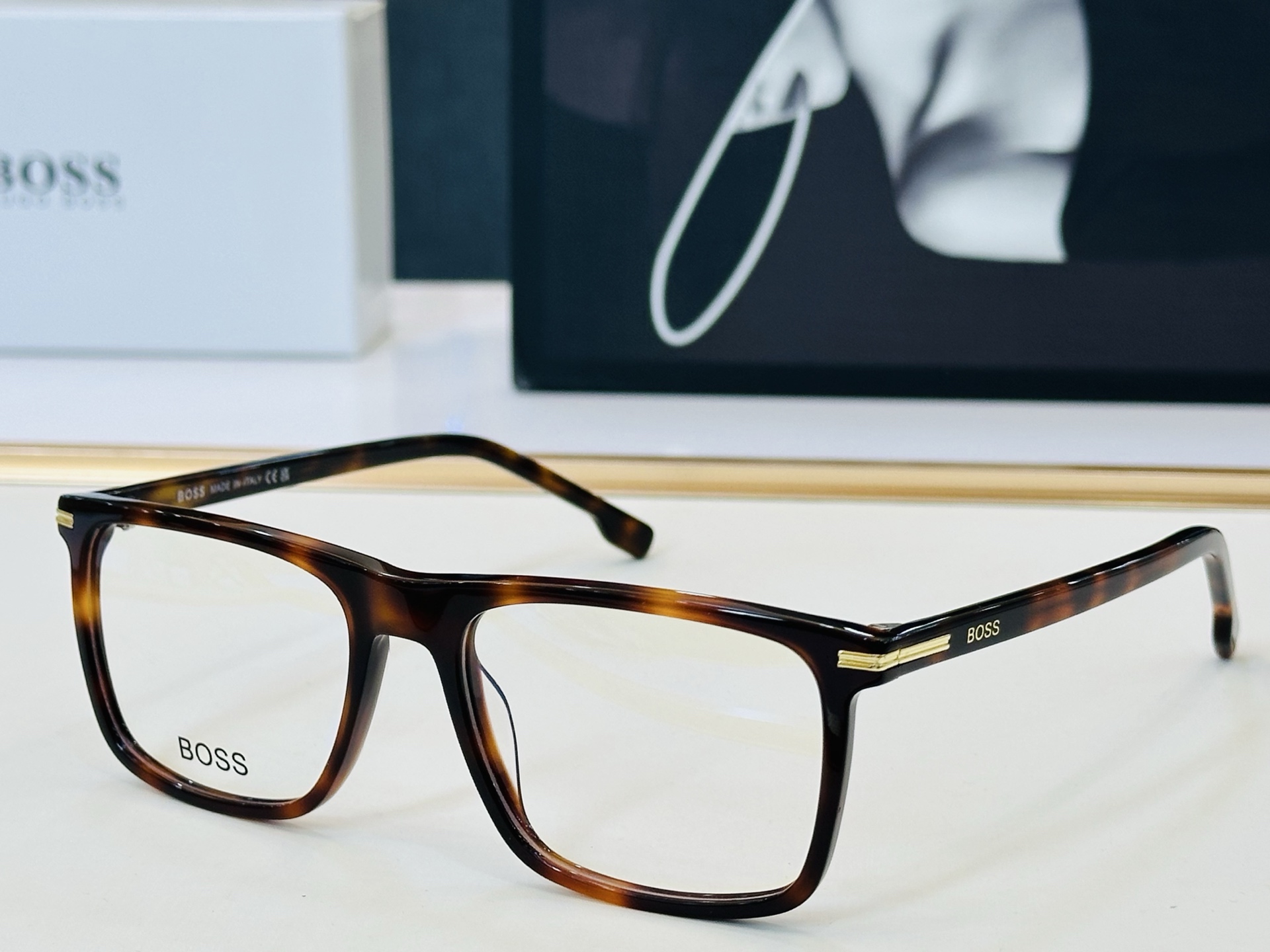 🆕 BOSS 1754 Size：54口17-145   🕶🕶💋💋👣👣  不挑脸 🍁经典不过时框型 L品质优良 配光架 