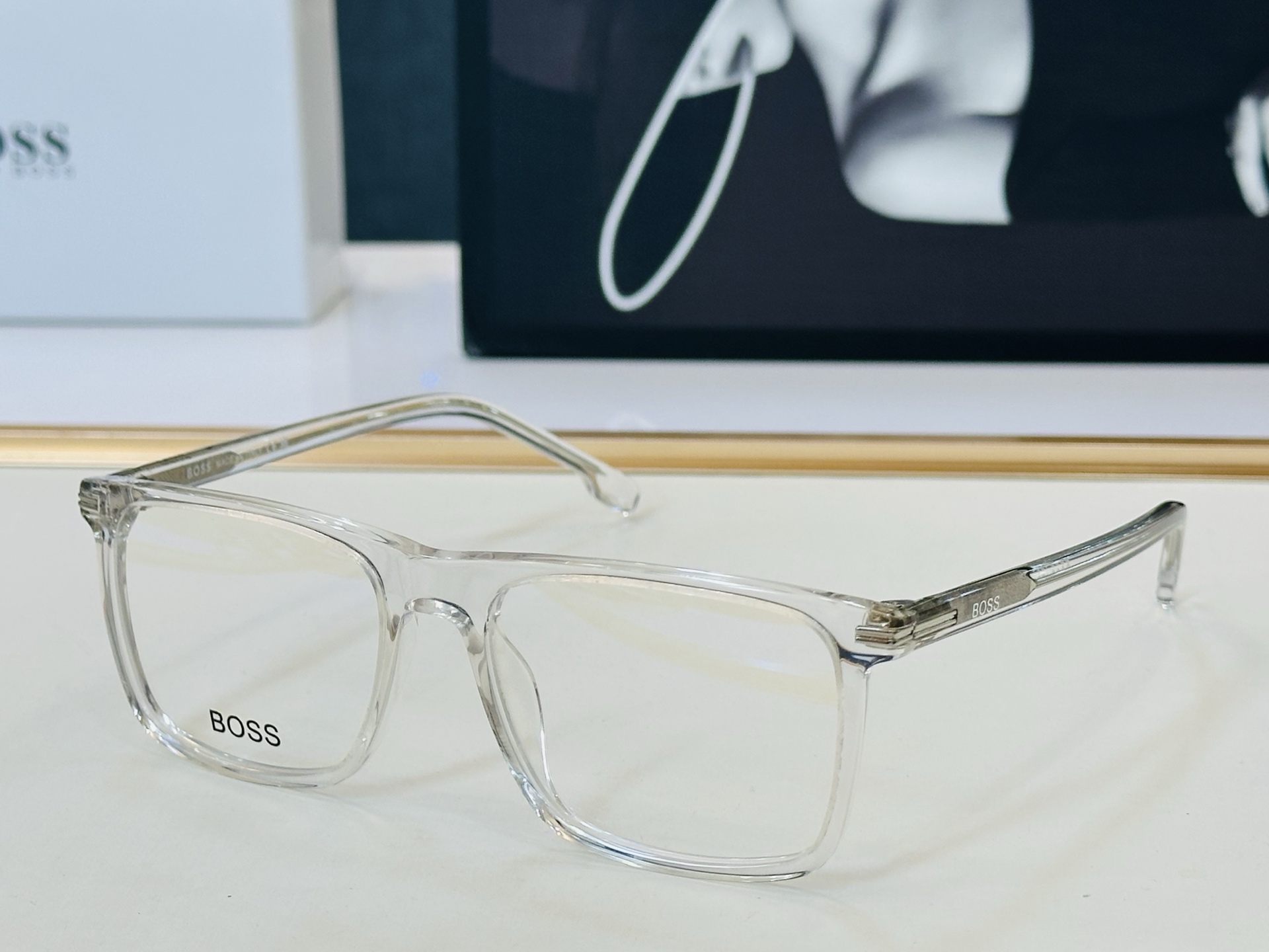 🆕 BOSS 1754 Size：54口17-145   🕶🕶💋💋👣👣  不挑脸 🍁经典不过时框型 L品质优良 配光架 