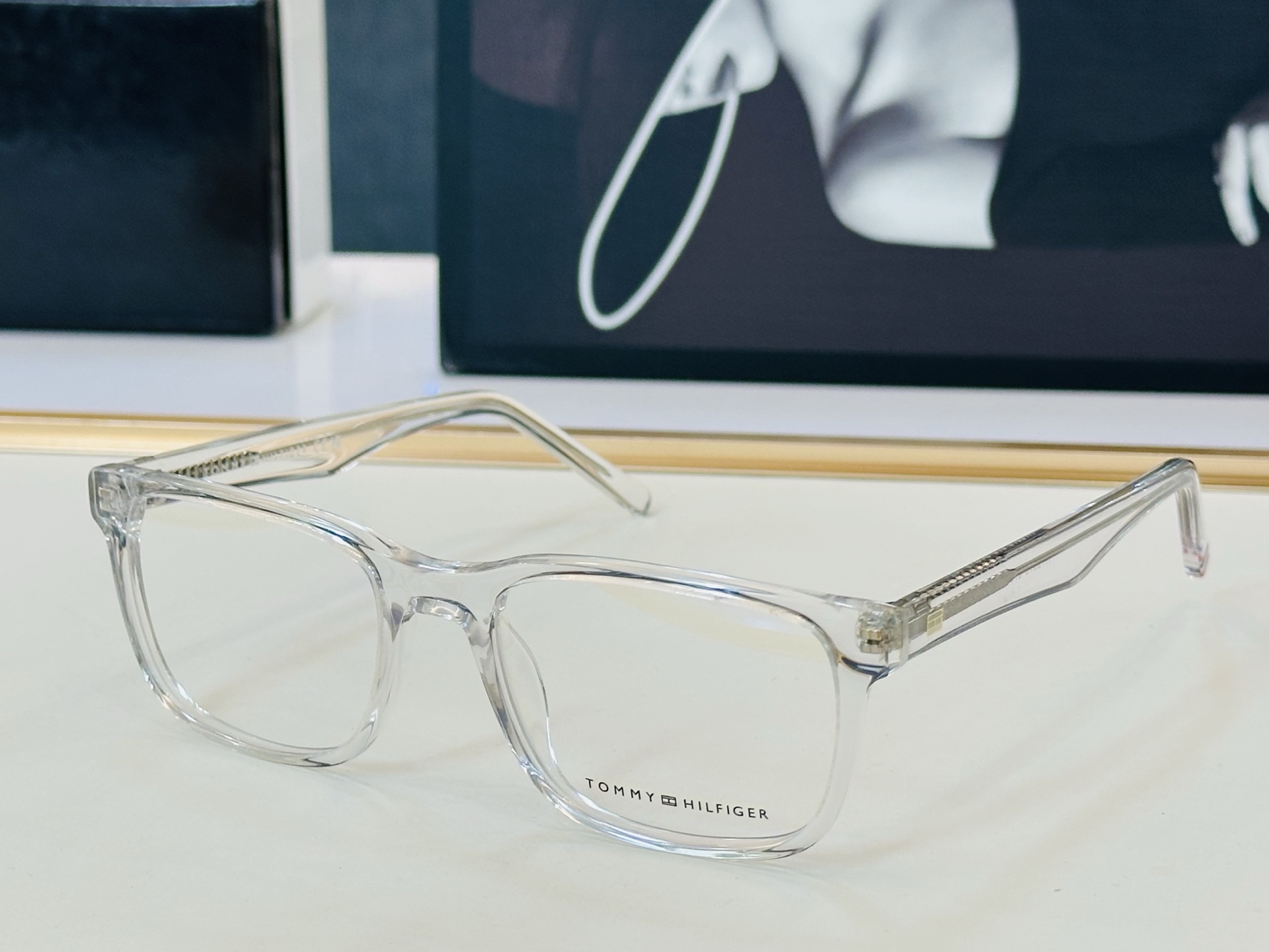 官网同步发售TOMMY HILFIGER 板材框 TH2075   SIZE：54口19-145 L简单大气 配光镜 