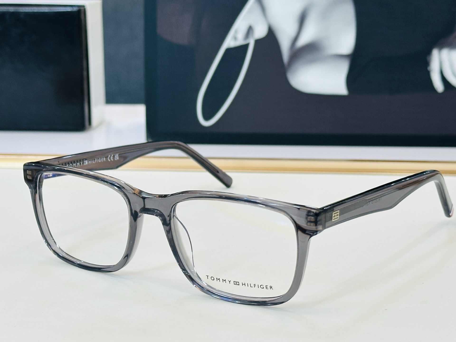 官网同步发售TOMMY HILFIGER 板材框 TH2075   SIZE：54口19-145 L简单大气 配光镜 