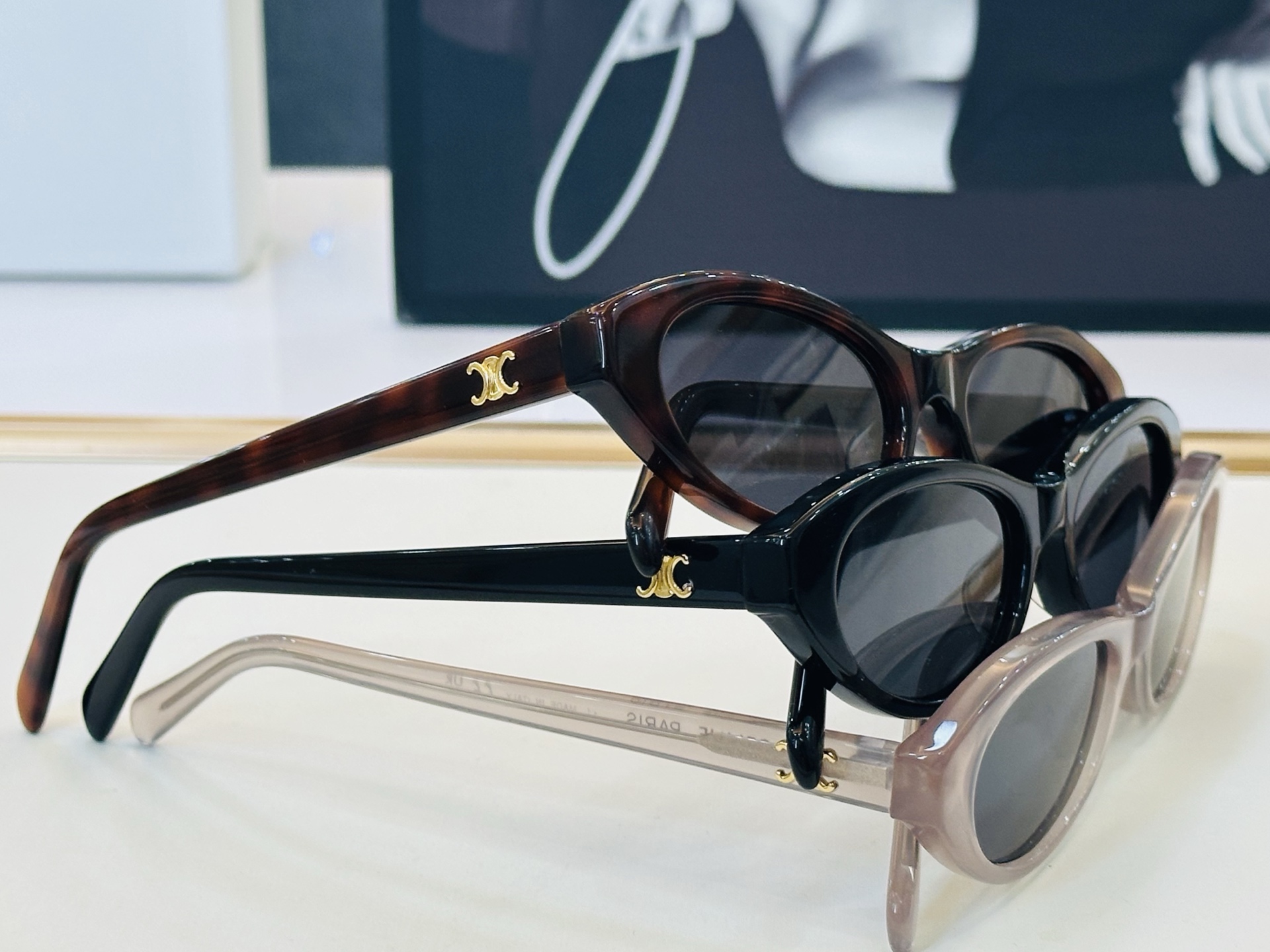 【CELINE】赛琳 CL40353U Size：54口17-145 一直热销的款式，欧美风 光泽度好  C质感强  工