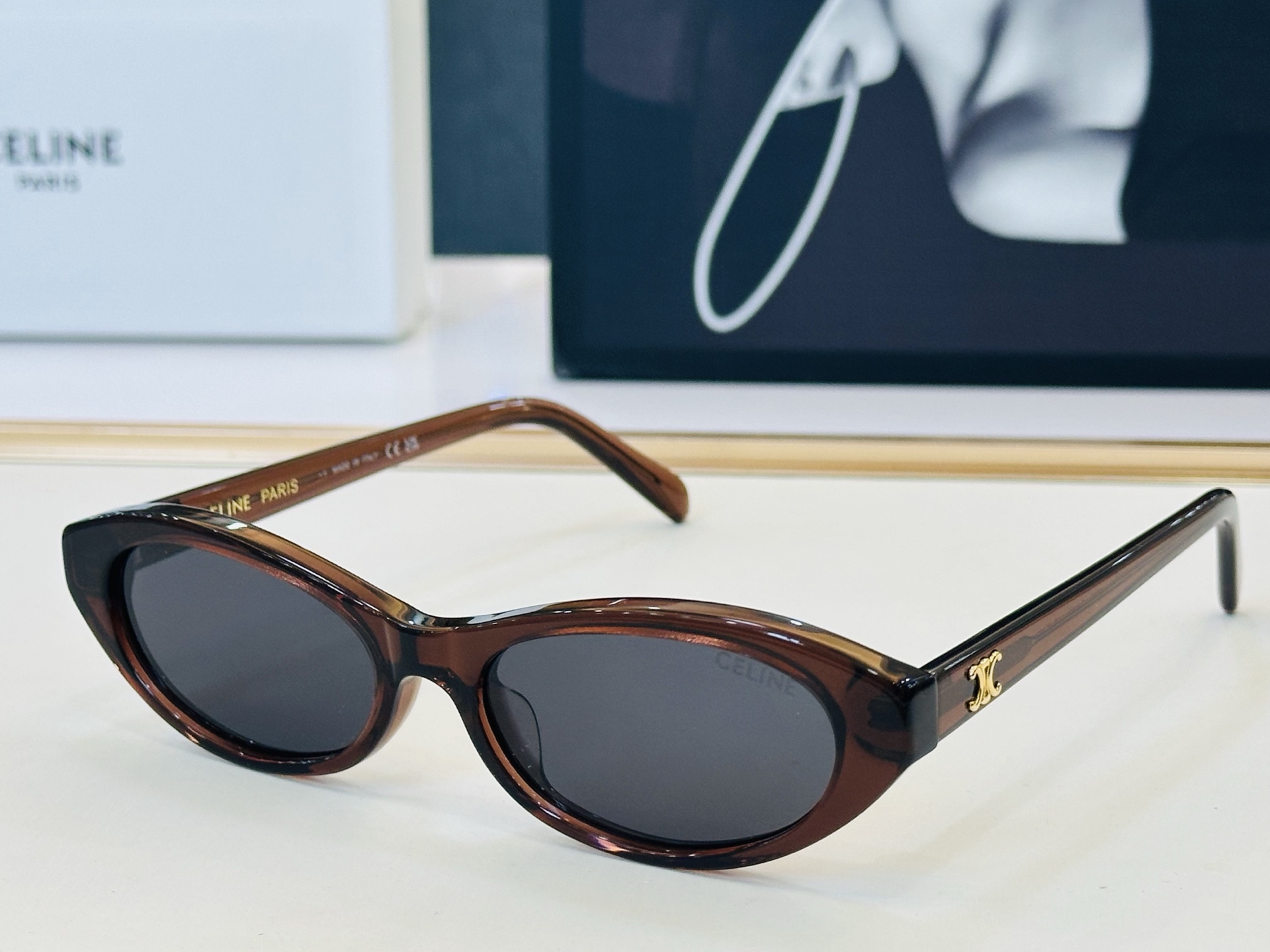 【CELINE】赛琳 CL40353U Size：54口17-145 一直热销的款式，欧美风 光泽度好  C质感强  工