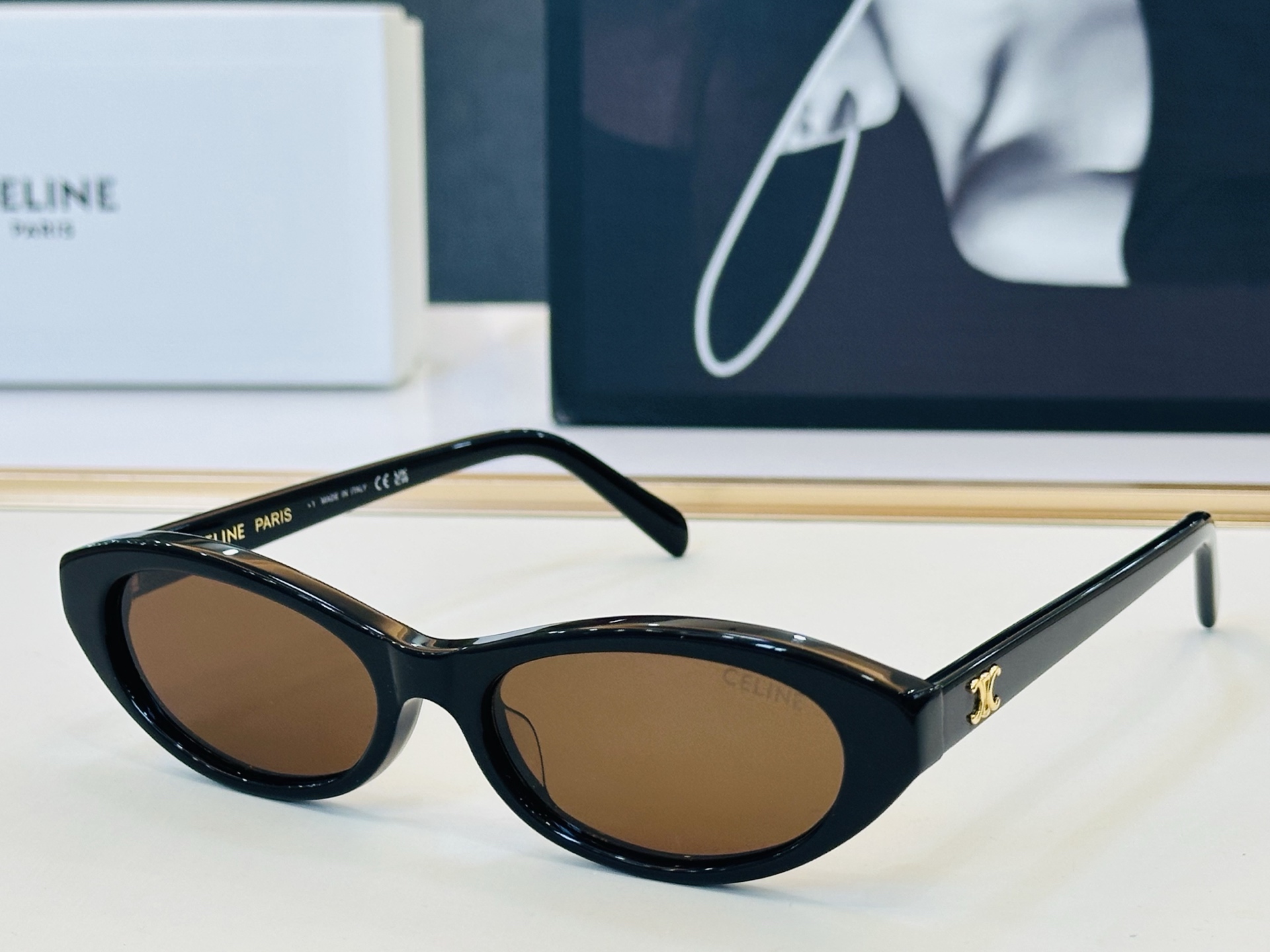 【CELINE】赛琳 CL40353U Size：54口17-145 一直热销的款式，欧美风 光泽度好  C质感强  工