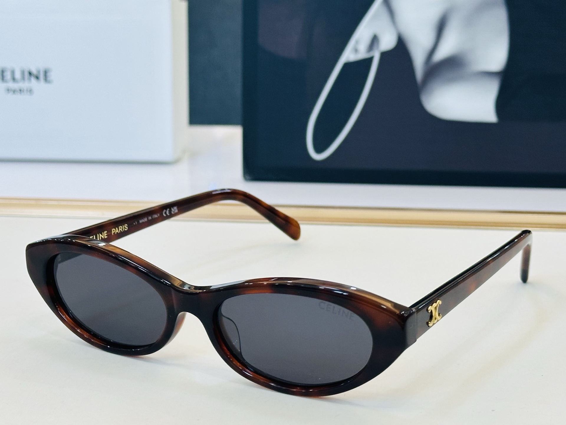 【CELINE】赛琳 CL40353U Size：54口17-145 一直热销的款式，欧美风 光泽度好  C质感强  工