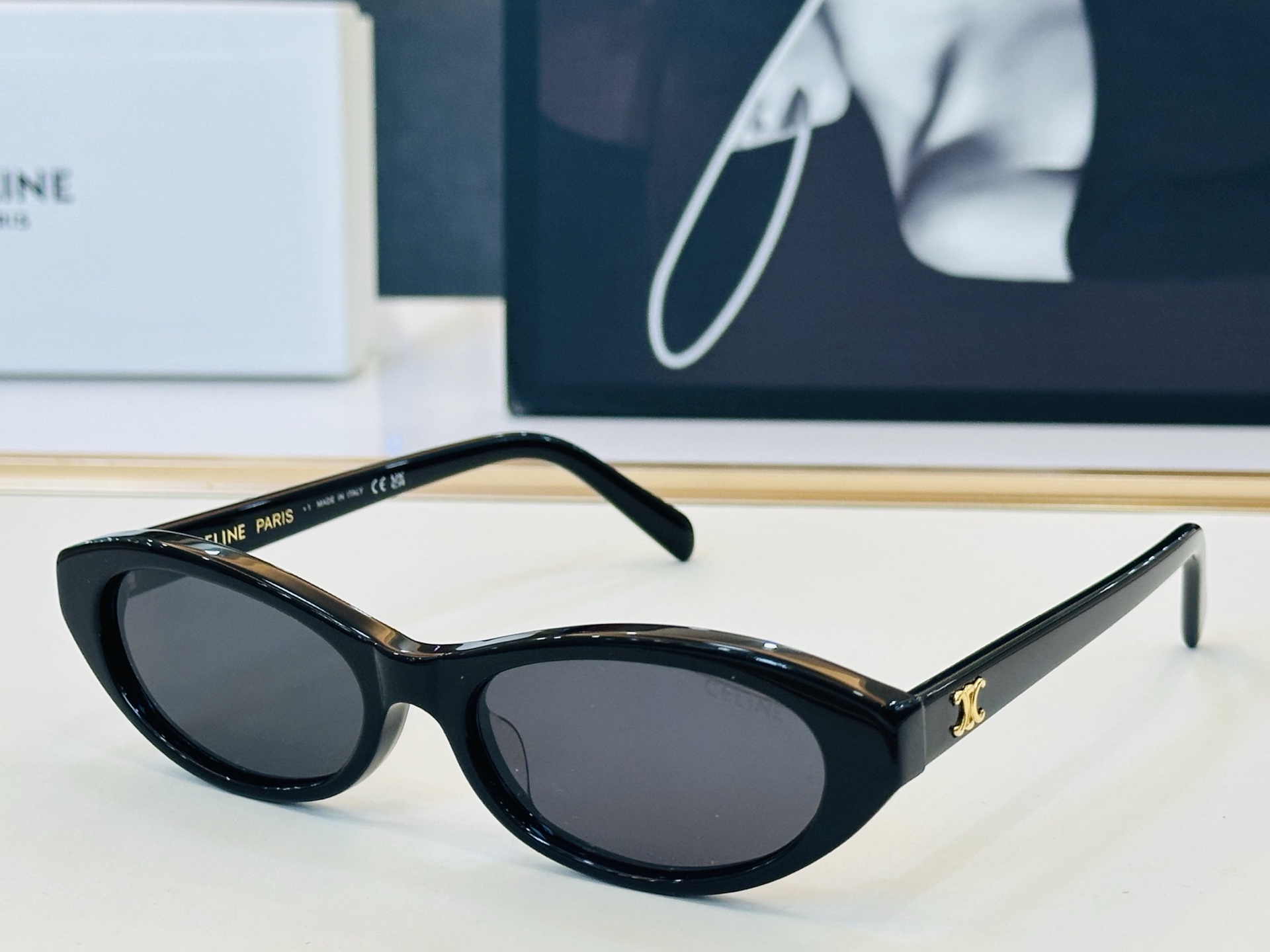 【CELINE】赛琳 CL40353U Size：54口17-145 一直热销的款式，欧美风 光泽度好  C质感强  工