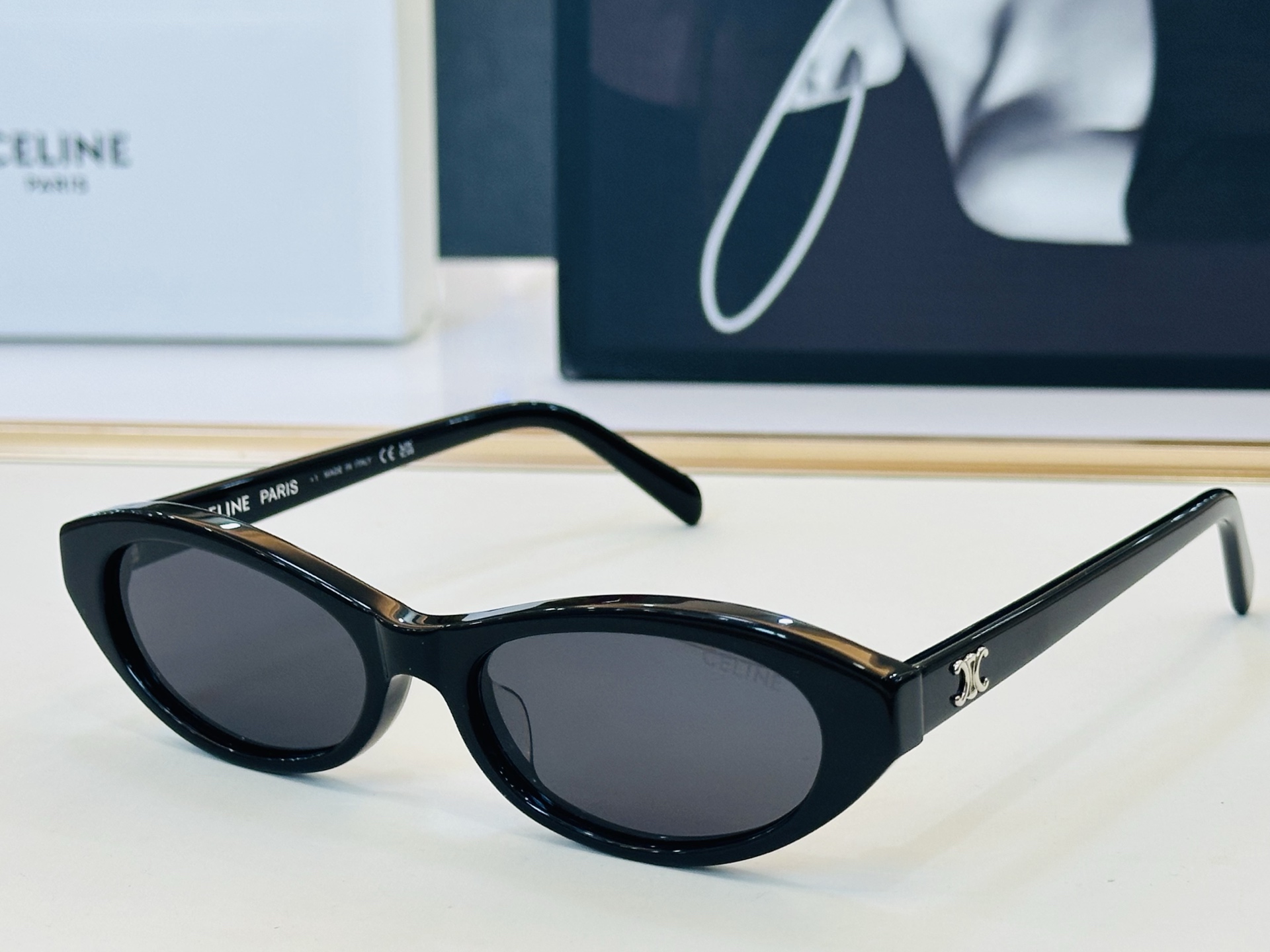 【CELINE】赛琳 CL40353U Size：54口17-145 一直热销的款式，欧美风 光泽度好  C质感强  工