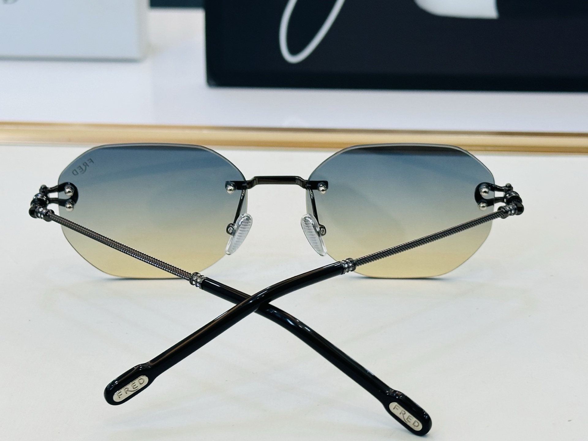 🔺FRED🔻法兰 FG57165U Size：58口18-145 醒目品牌logo扣扣 🔝🔝bm上脸超美 太阳镜 内镀蓝