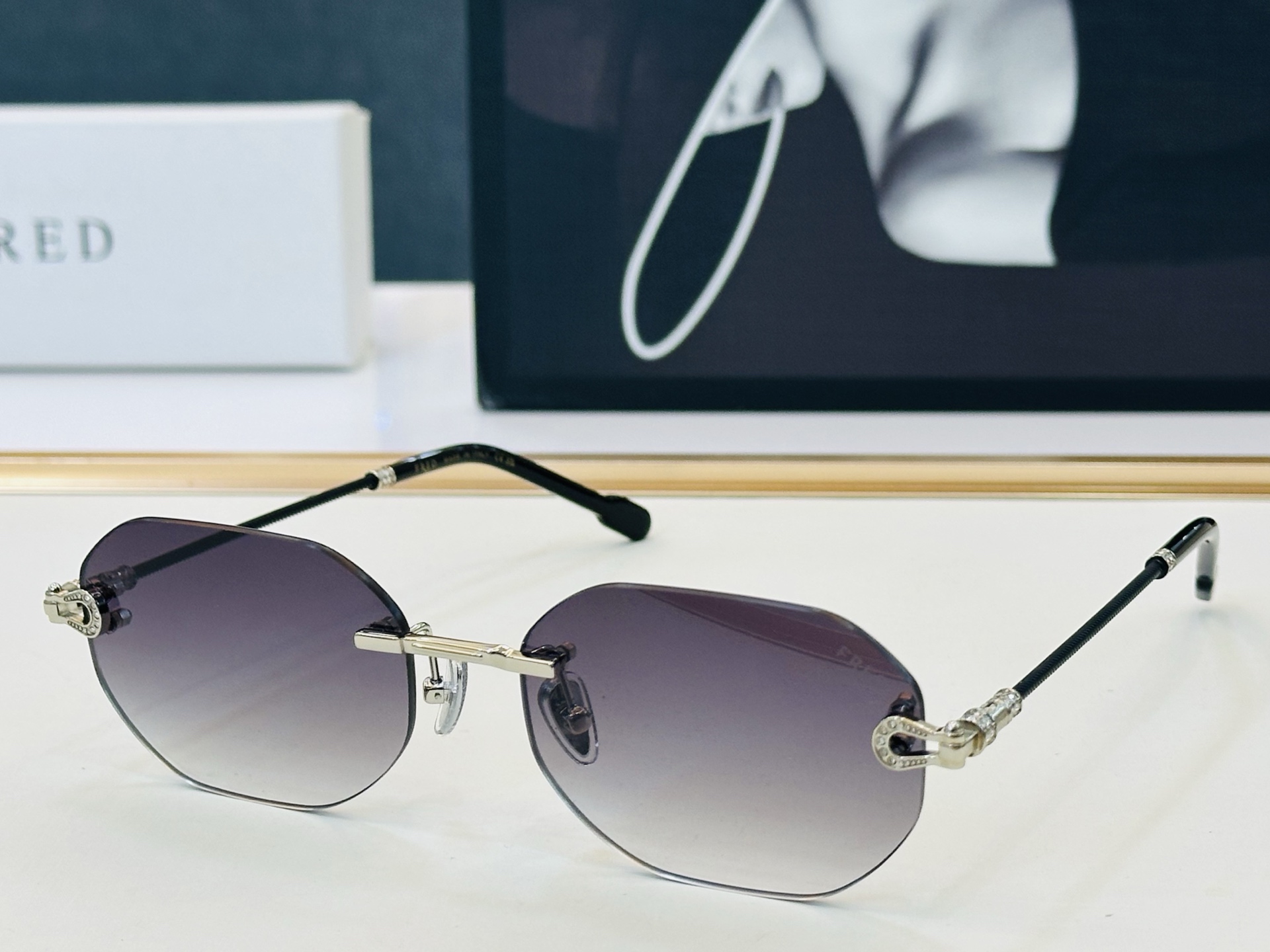 🔺FRED🔻法兰 FG57165U Size：58口18-145 醒目品牌logo扣扣 🔝🔝bm上脸超美 太阳镜 内镀蓝