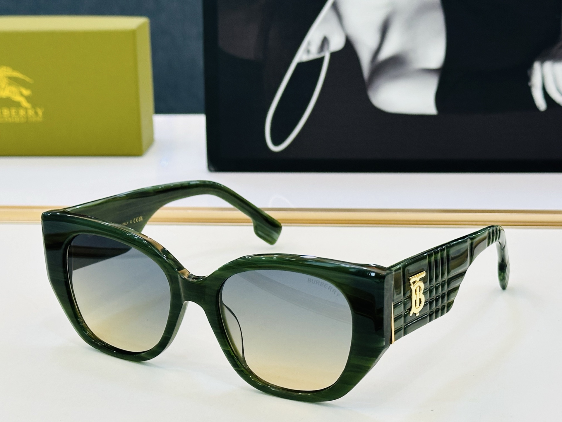 高品质✨BURBERR*✨ 巴家 BE6020 Size：54口19-145 女款太阳眼镜[得意]🌲🌲 J高品质 特色镜