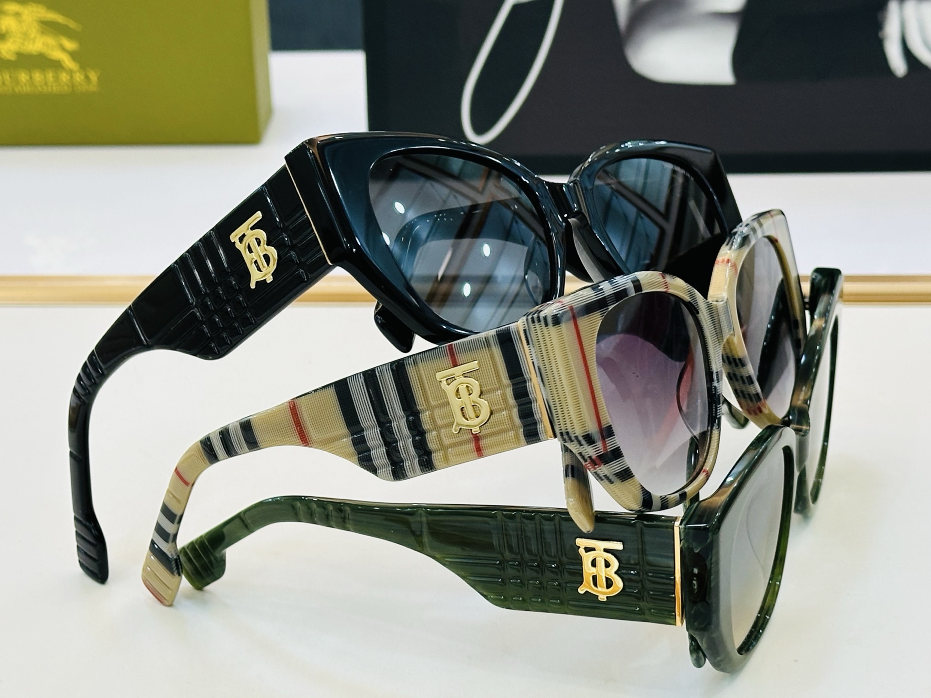 高品质✨BURBERR*✨ 巴家 BE6020 Size：54口19-145 女款太阳眼镜[得意]🌲🌲 J高品质 特色镜