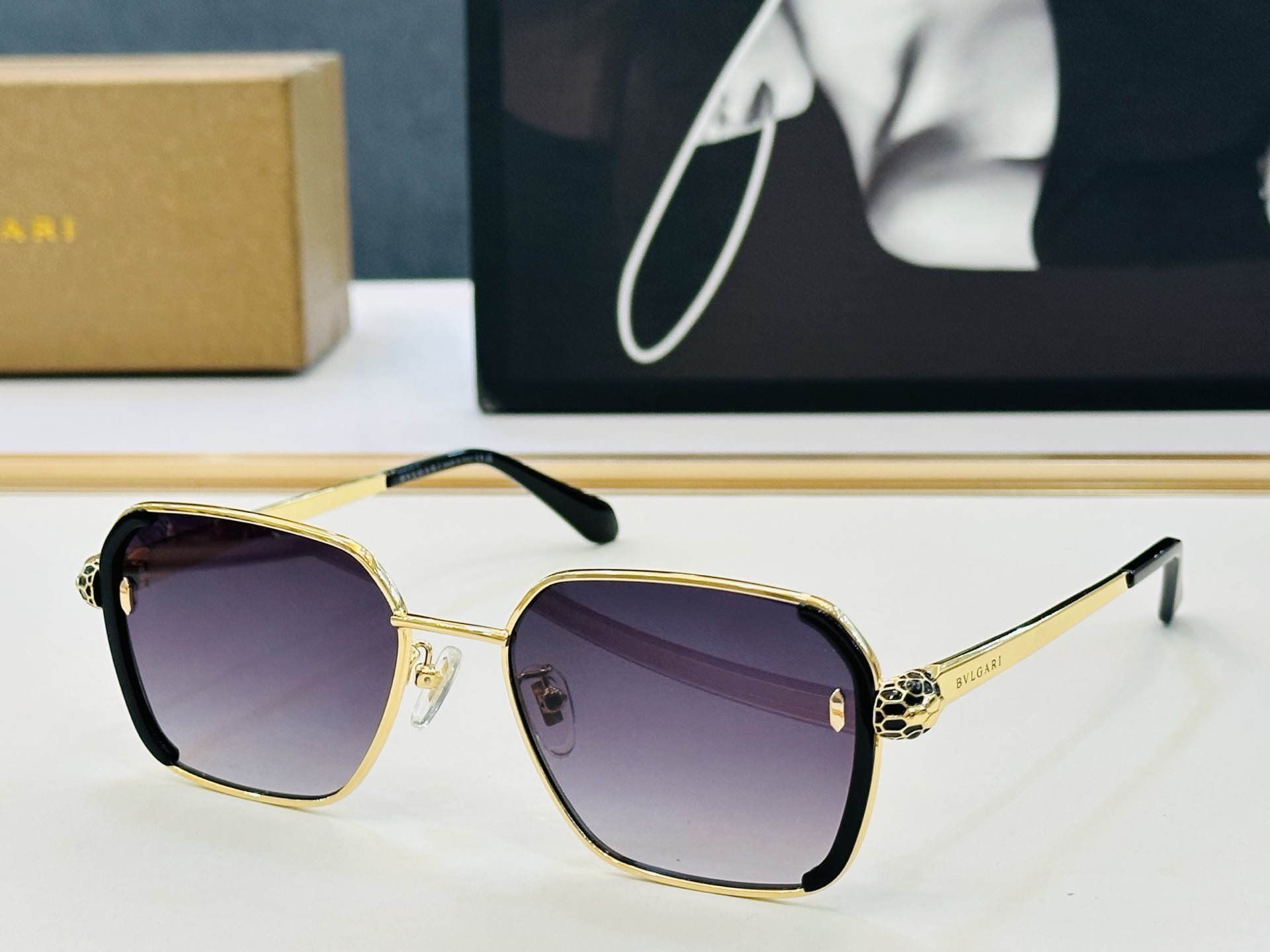 NO:953795,Model is also sold on the official website. Baogejia BV40095 Size 54 mouth 19- Definitely must buy. The quality is perfect. L must-have for going out. Glasses, sunglasses, sunglasses, glasses, bottega veneta19860909款 官网同售 宝格家 BV40095 Size 54口19- 绝对要买品质非常完美 L出街必备 眼镜墨镜太阳镜,眼镜,bottega veneta,glasses