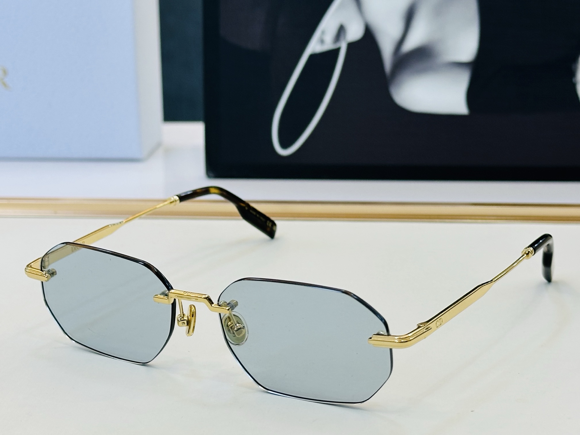 🔻🔻🔻DIO* 迪家 S19U  Size：52口18-145     春夏款墨镜 😎🔆 FD搭配镜腿精致 质量上佳 